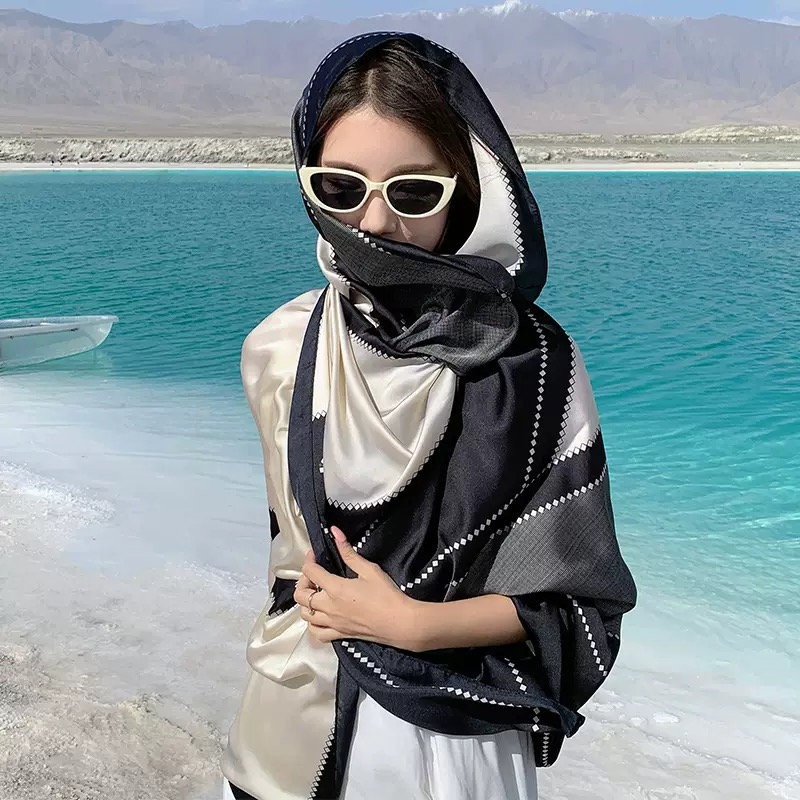 KHĂN CHOÀNG LỤA DÁNG DÀI CỰC SANG PHONG CÁCH TÂY ÂU SANG XỊN MỊN MÃ 09