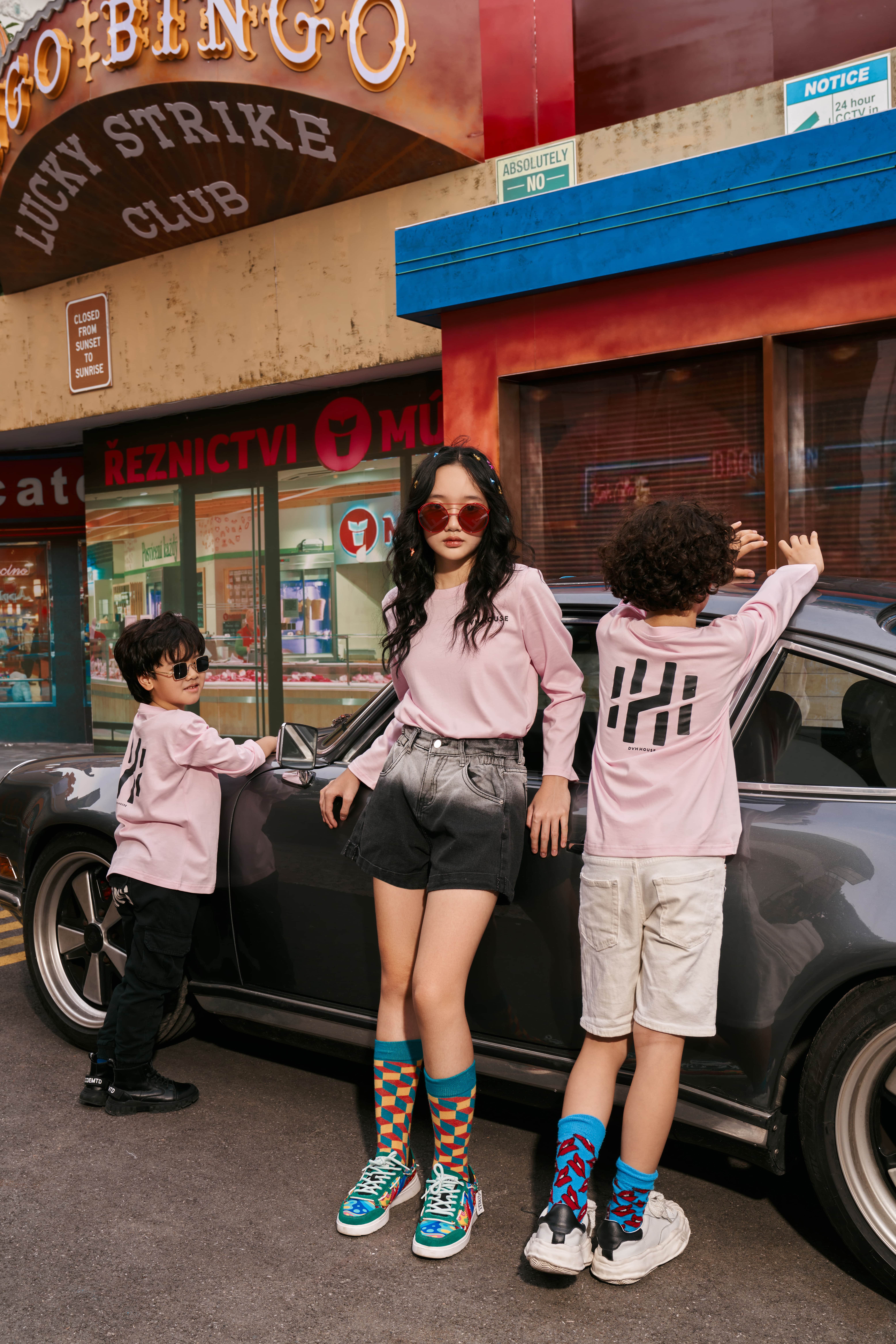 Áo thun unisex dài tay DVH KIDS - T SHIRT đen hồng by DVH House