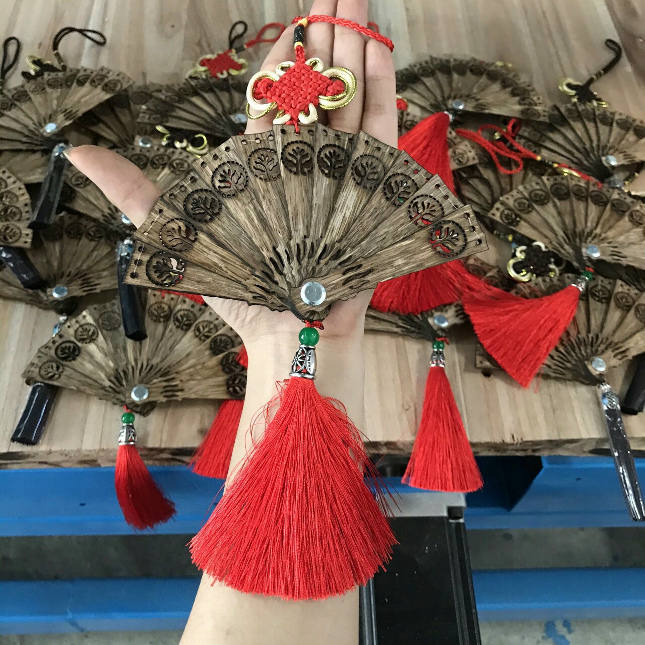 Quạt trầm hương