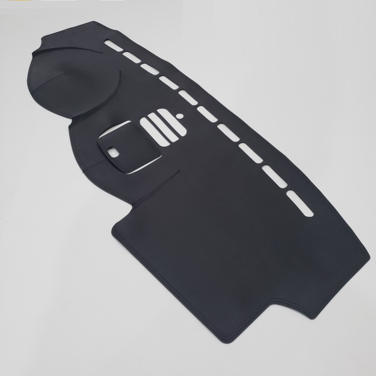 Thảm da Taplo vân carbon Cao cấp dành cho xe Chevrolet Captiva 2015-2019