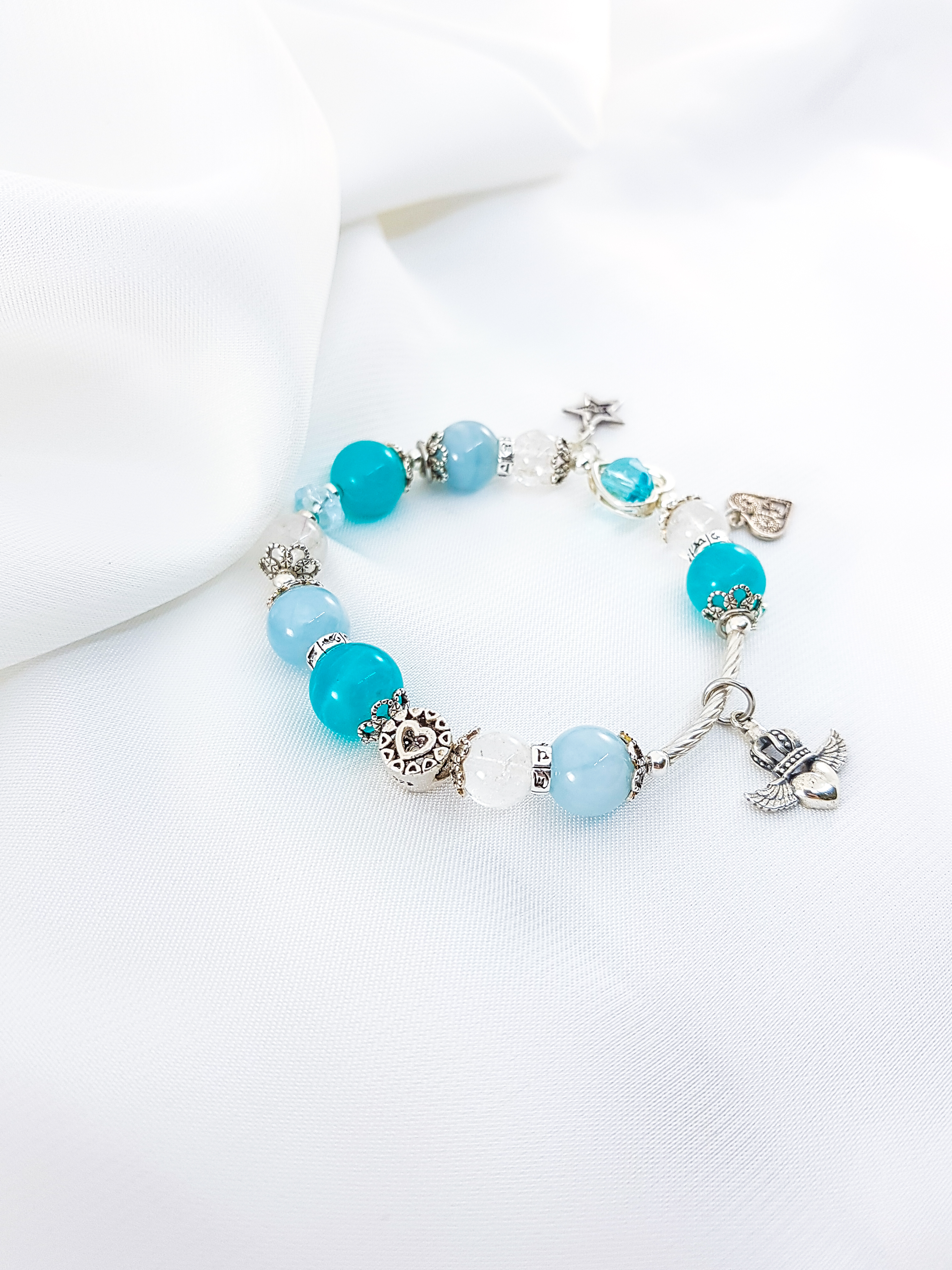 Vòng Tay Mệnh Thủy, Mộc Đá Thạch Anh Ưu Linh Trắng Mix Aquamarine+ Charm Sao, Tim