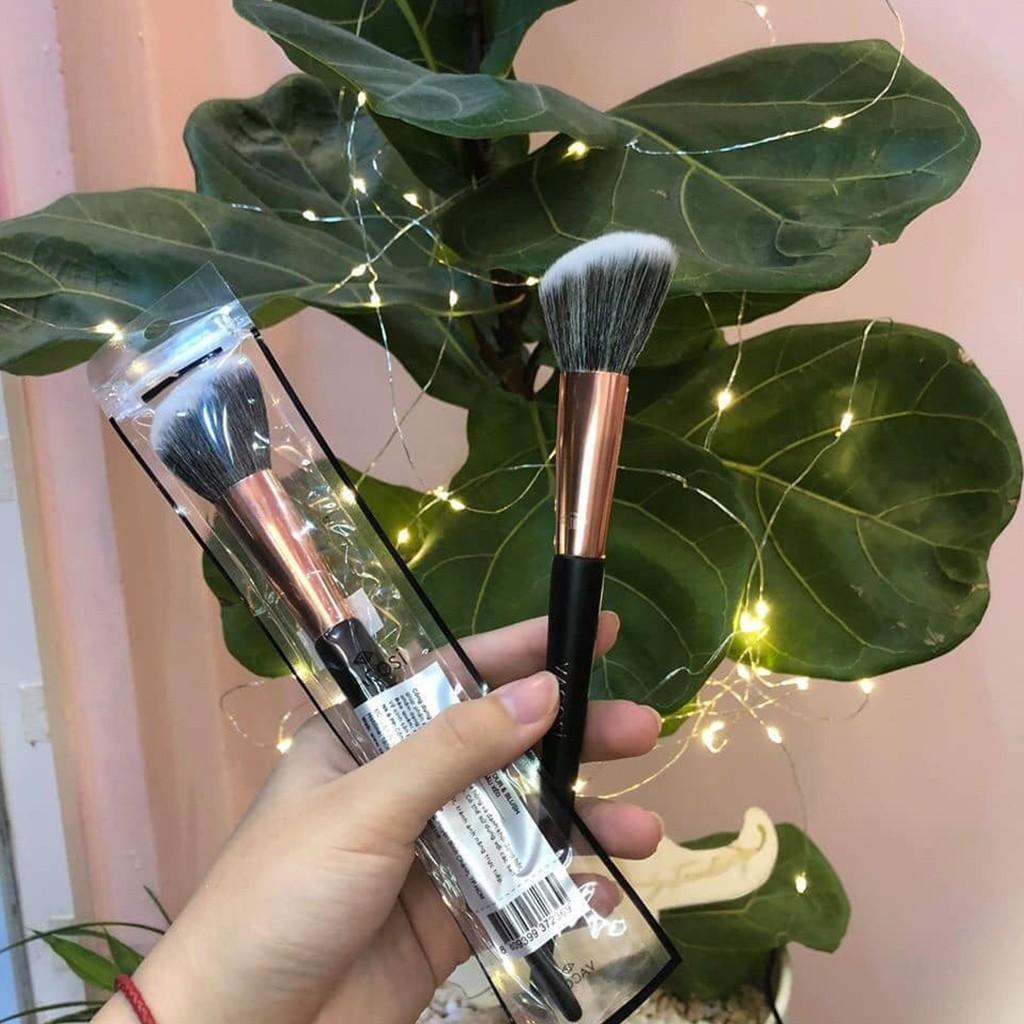Cọ Má Đầu Xéo Angle Contour Blush M24