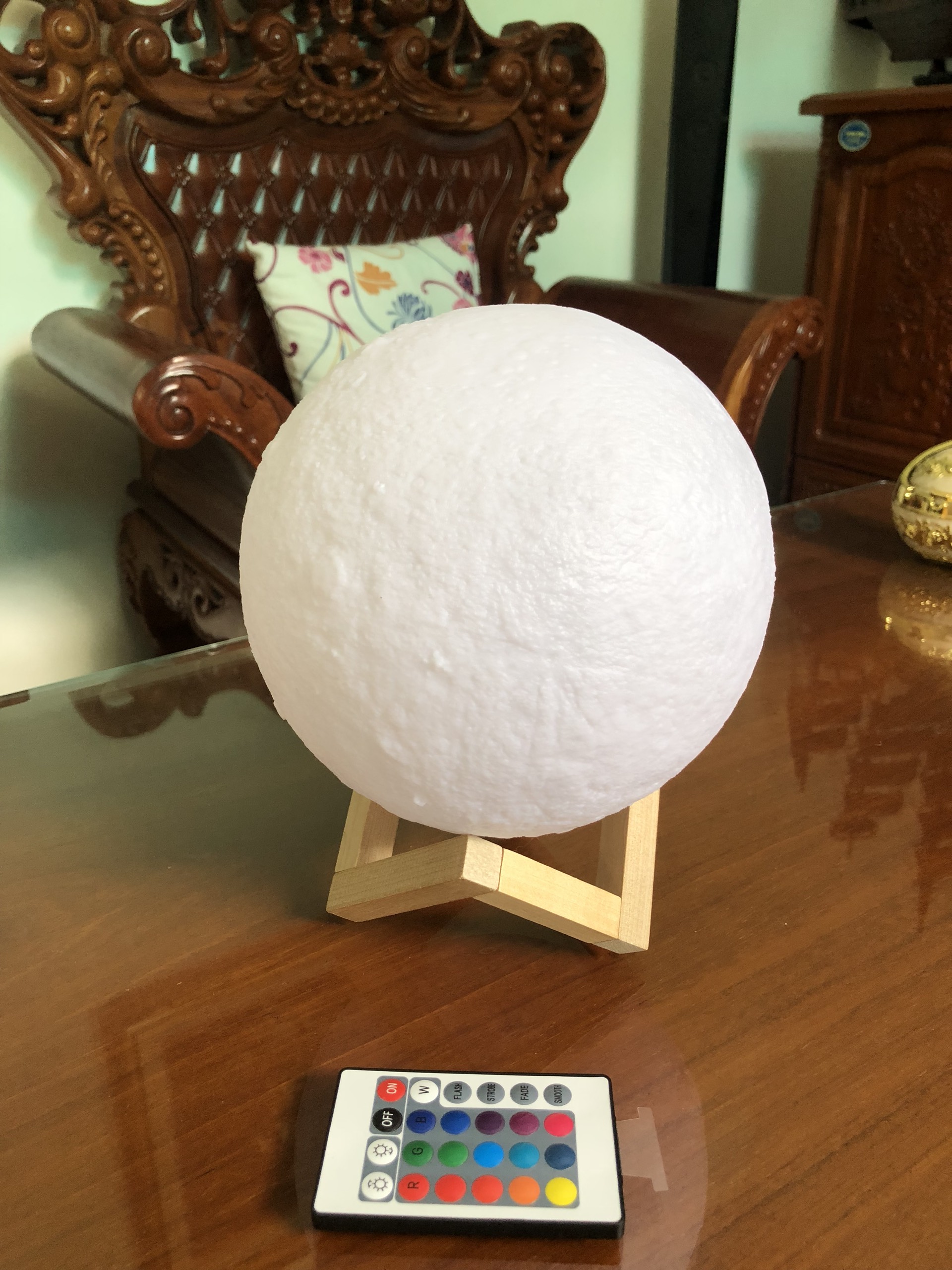 Đèn trang trí, đèn ngủ hình mặt trăng có REMOTE điều khiển từ xa