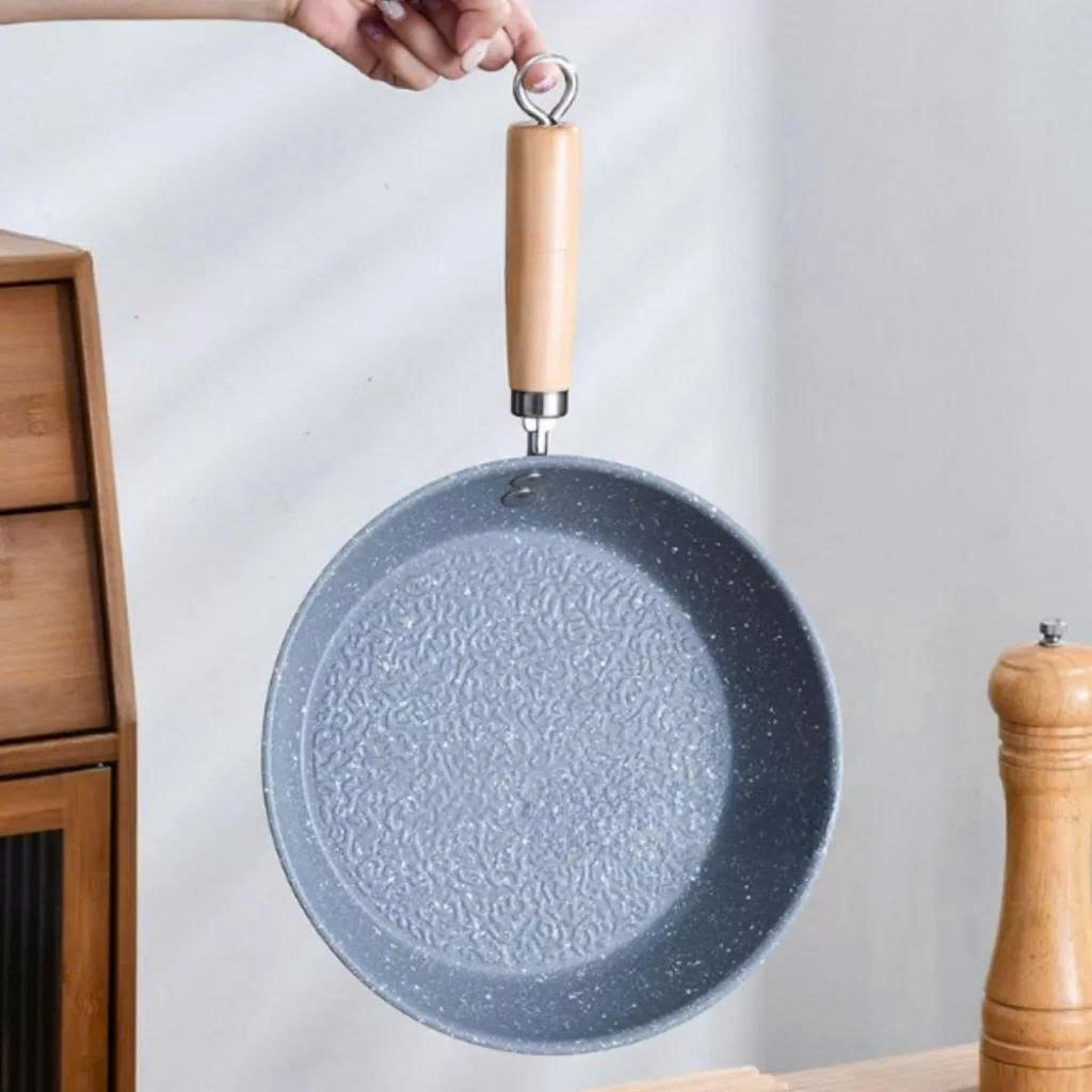 Chảo Chiên Đáy Nông Vân Đá 25cm Tay Cầm Gỗ Chảo Chống Dính Dễ Lau Chùi, Phù Hợp Mọi Loại Bếp Dẫn Nhiệt Đều Và Nhanh