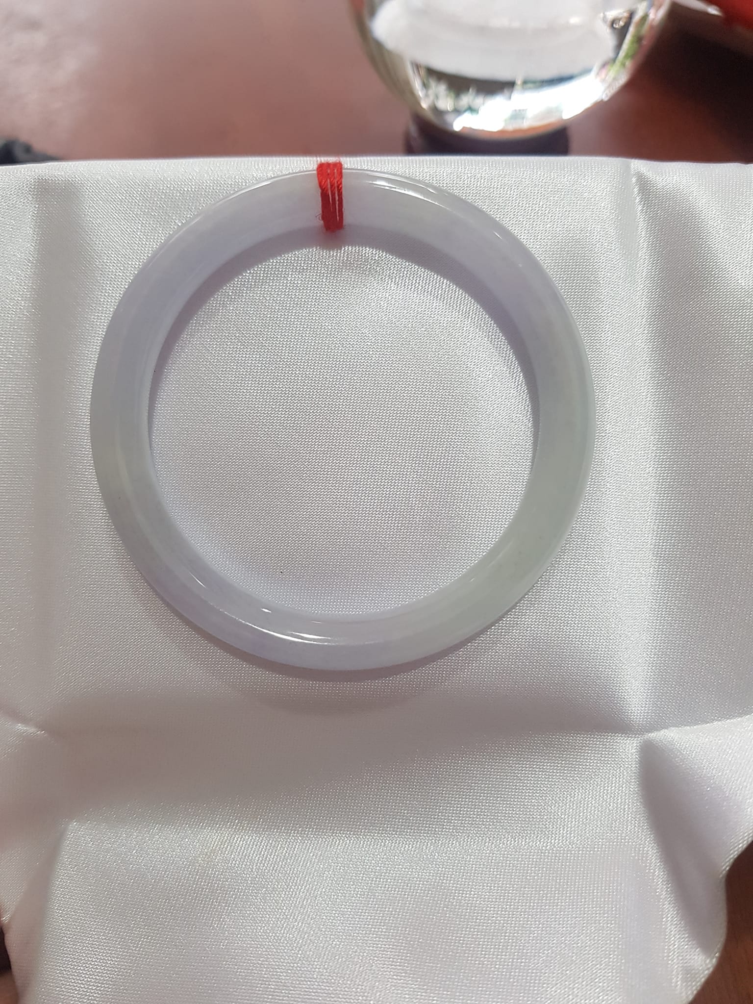 Vòng cẩm thạch Tự nhiên Tím A Trắng 49mm x 6,8mm Vòng màu tím nhẹ trắng vòng đẹp Nữ mệnh Kim Thủy 45kg - 50kg ạ