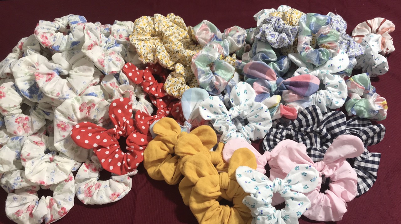 Cột tóc xinh cho bé gái