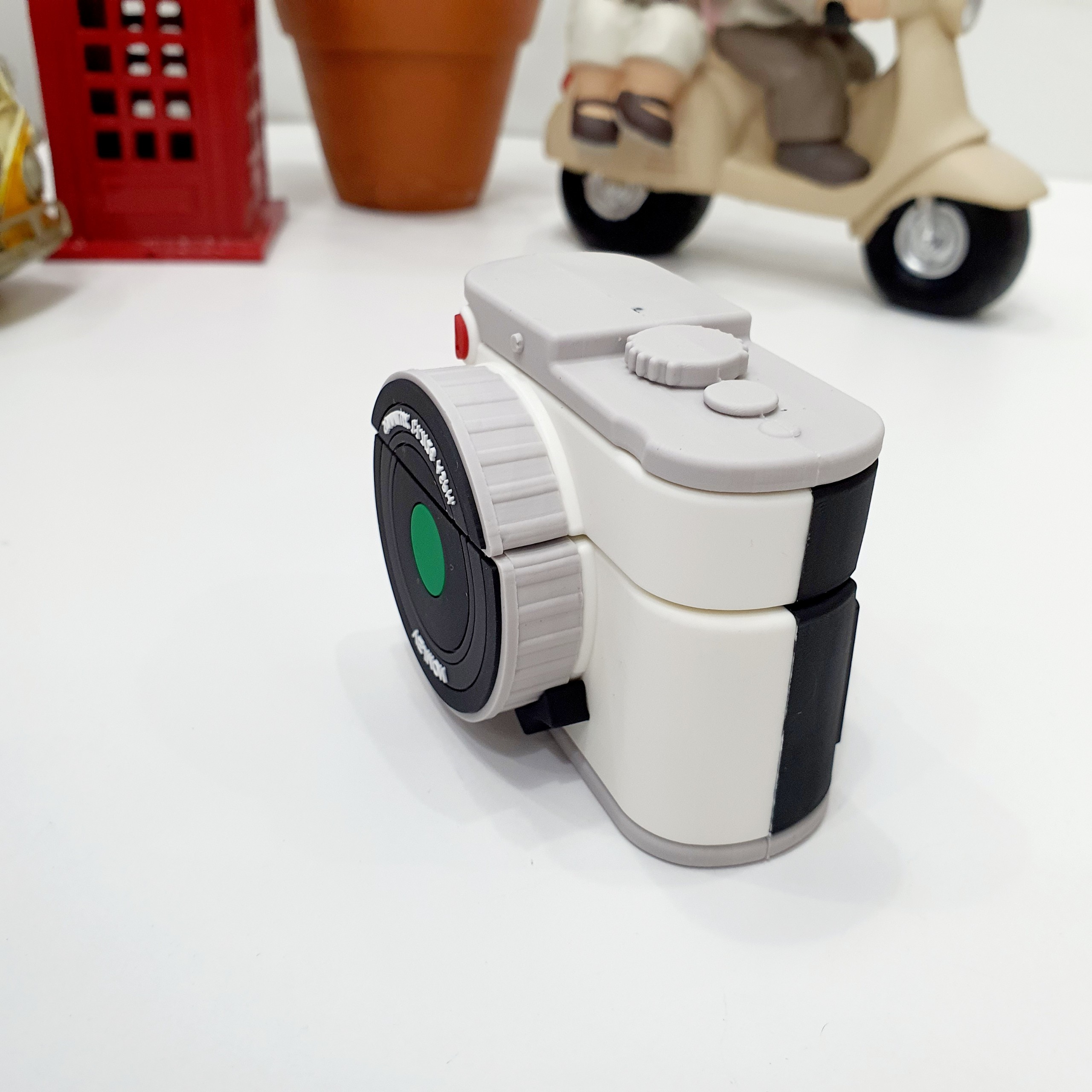 Case Ốp Silicon Bảo Vệ Cho Apple AirPods Pro - Máy Ảnh Màu Trắng