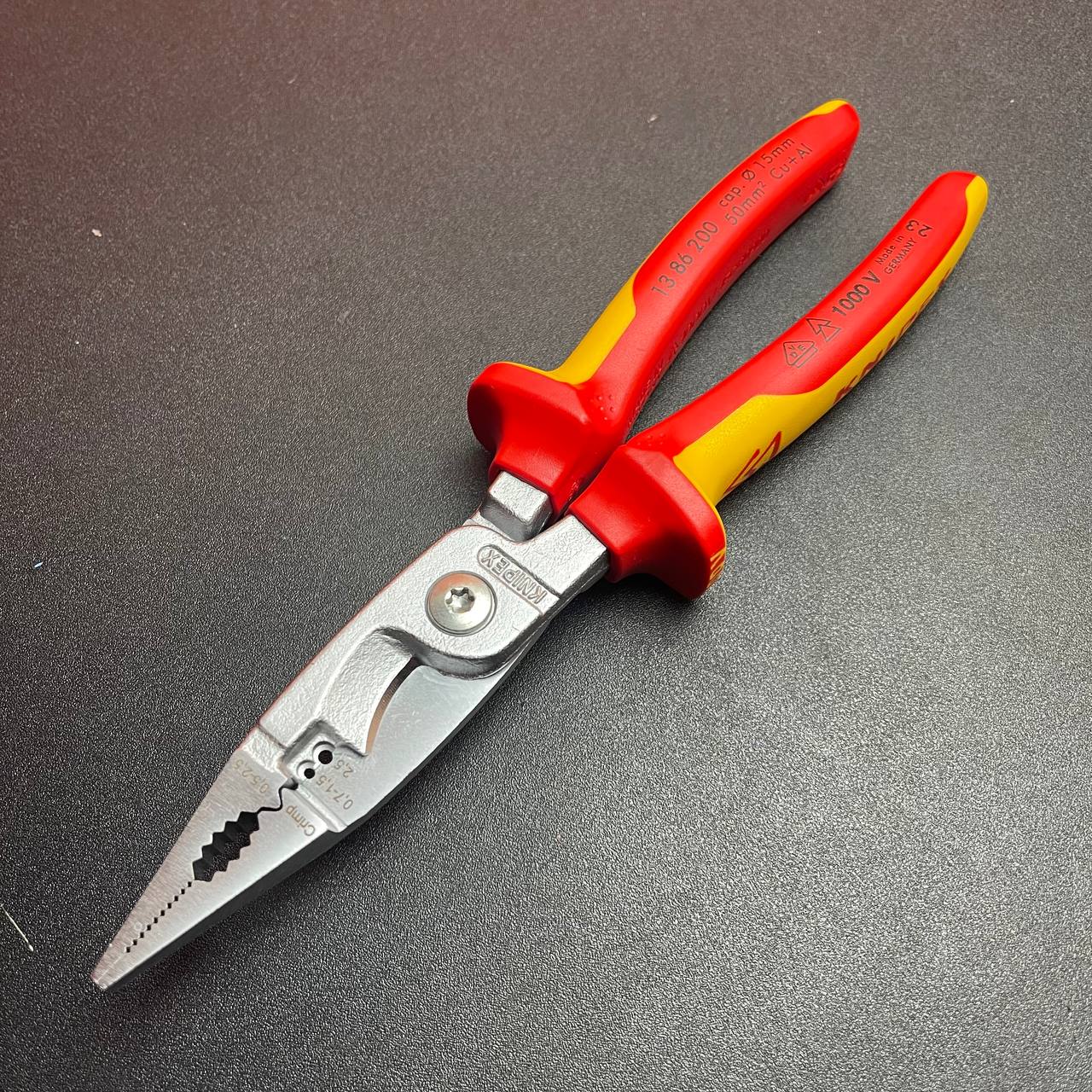 KIỀM LẮP ĐIỆN ĐA NĂNG KNIPEX CÁCH ĐIỆN 1000V DÀI 200 MM 13 86 200