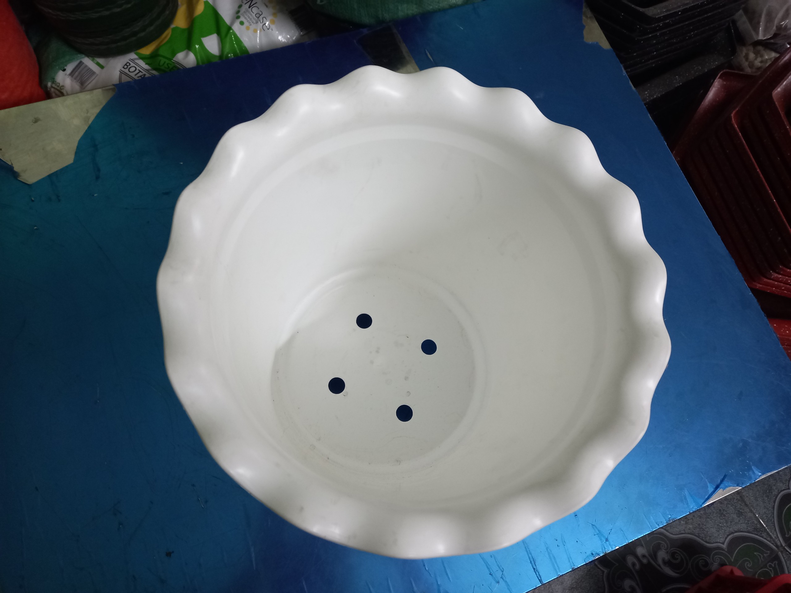 Bộ 2 chậu trồng hoa trái đào màu trắng size 30 x 32cm