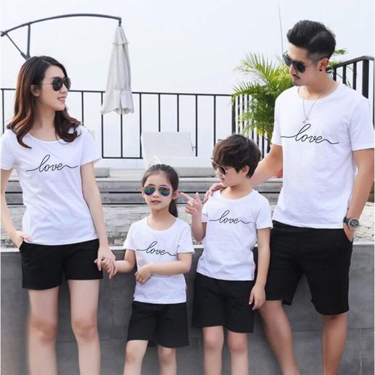 Đồ gia đình quần đen áo trắng in họa tiết Love nhẹ nhàng nhưng đầy lãng mạn