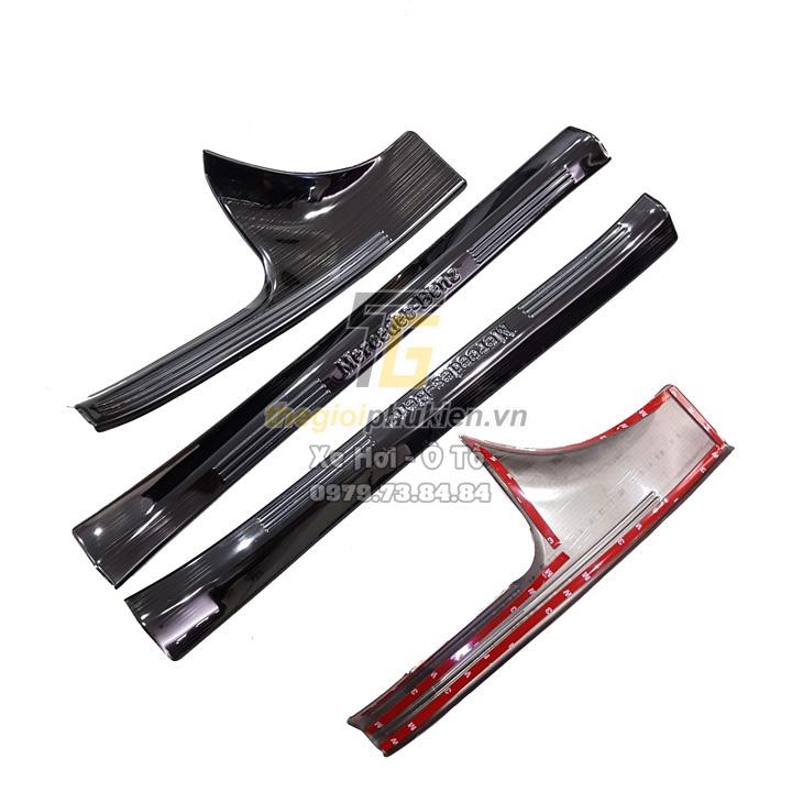 Bộ sản phẩm ỐP BẬC CỐP CẢ BỘ VÀ BẬC CỬA TRONG vân Titan xe Mercedes C