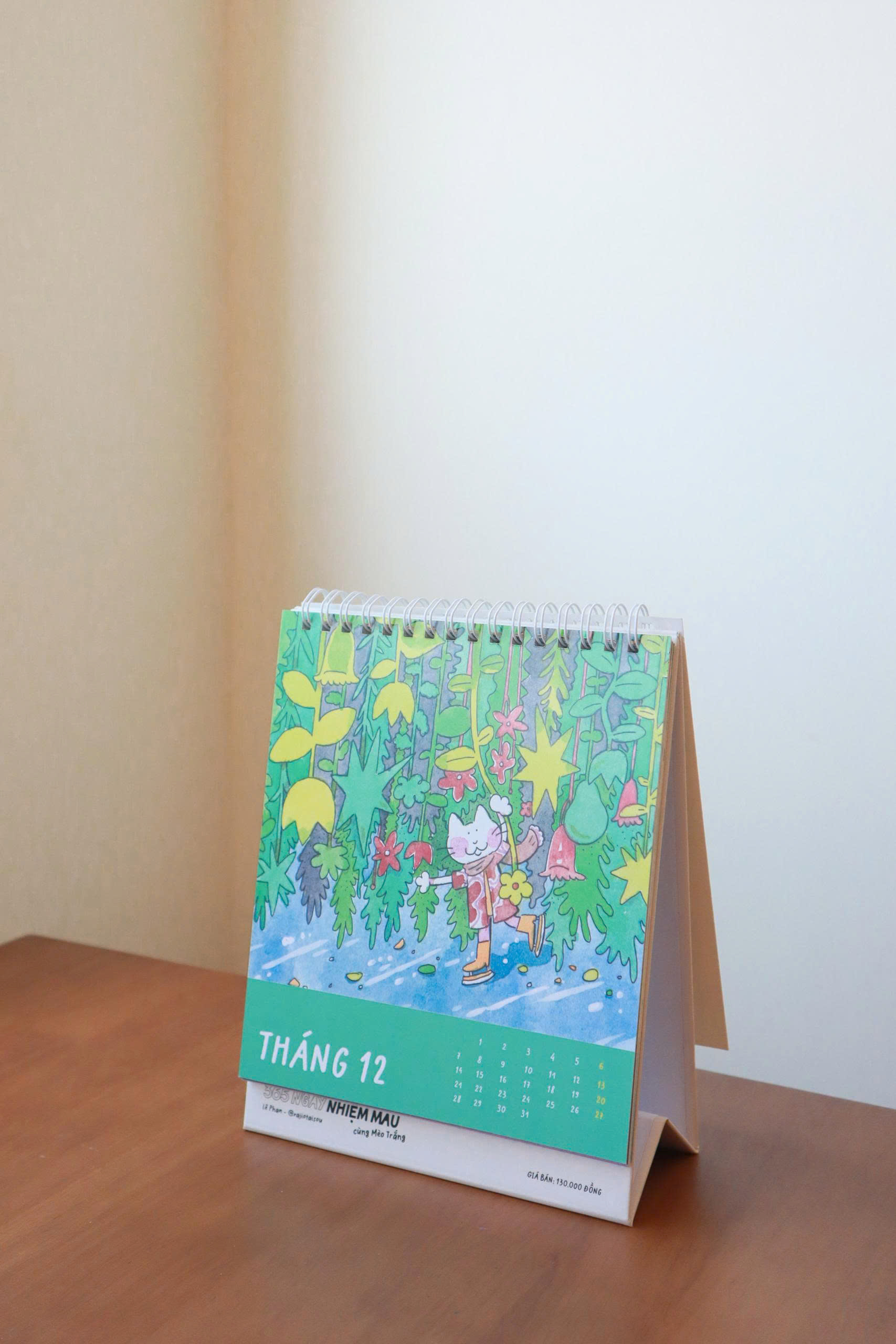 LỊCH BÀN: 365 NGÀY NHIỆM MẦU CÙNG MÈO TRẮNG – 2026 – Du Bút