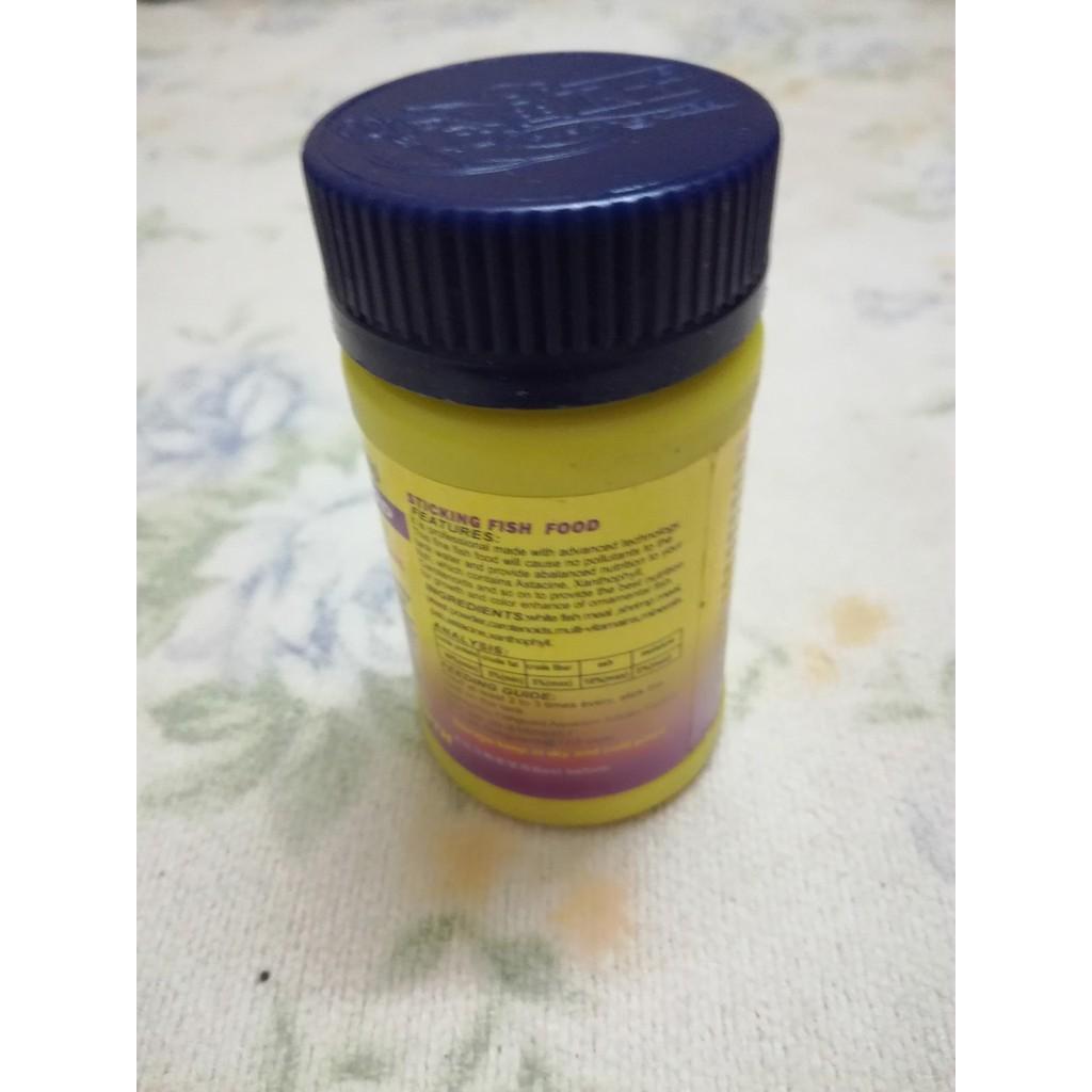 Thức ăn cá dán thành hồ
