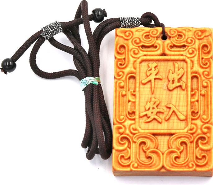 Vòng cổ mặt gỗ ngọc am khắc chữ Xuất Nhập Bình An MG102
