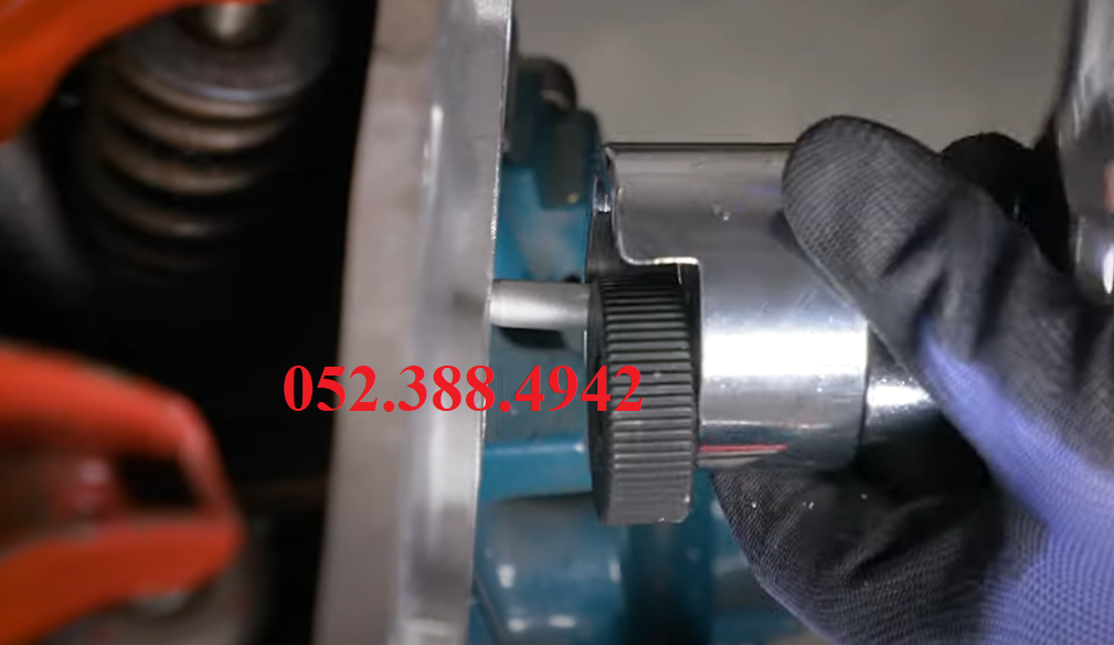 Dụng cụ đặc biệt tháo ốc bù rong/ Đũa đầu quy lát xe máy, mô tô, xe hơi. Special Tool open long screw of engine head