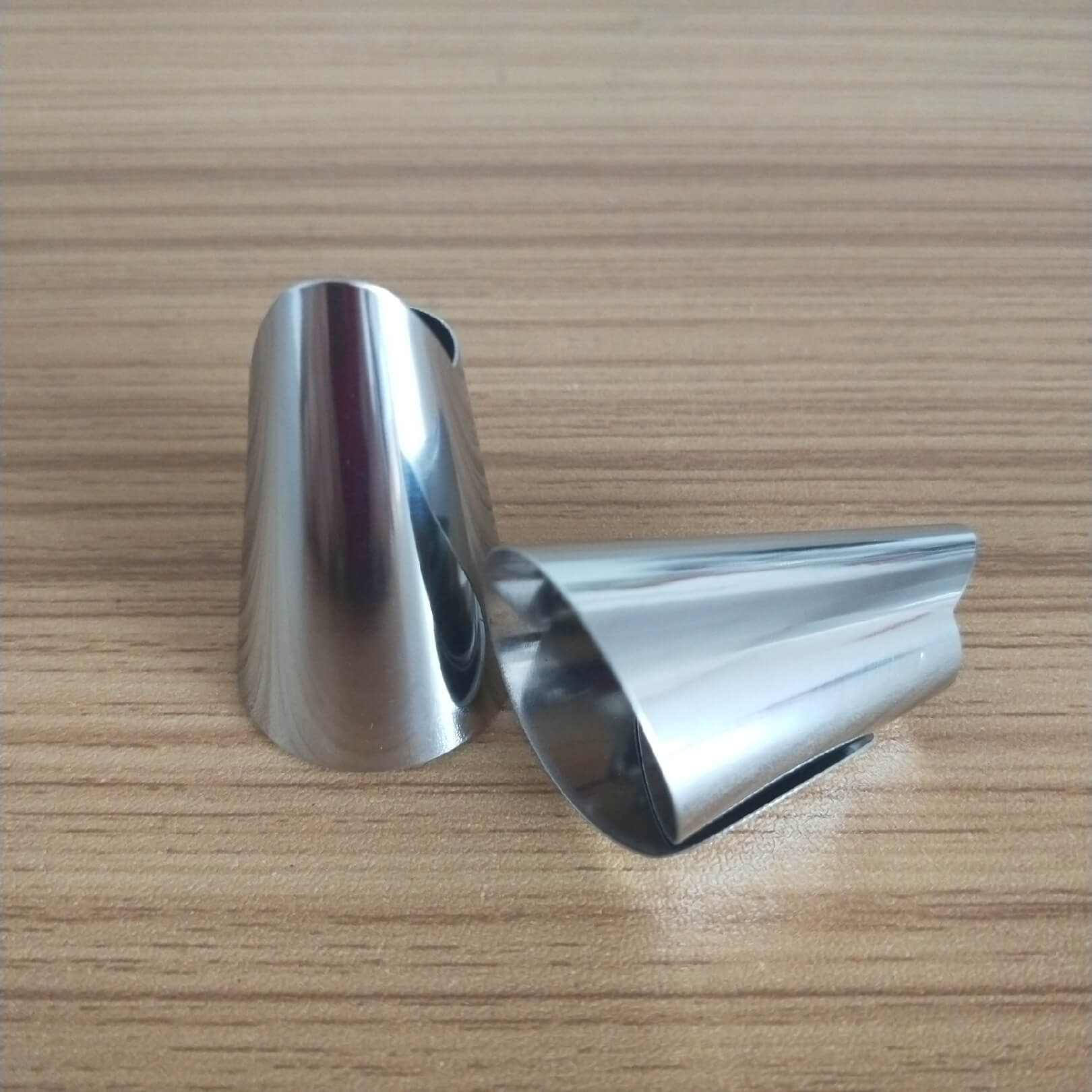 Dụng Cụ INOX Bóc Tách Hạt Ngũ Cốc Rau Củ Quả Hamart Bọc Bảo Vệ Ngón Tay Chống Xước Măng Rô