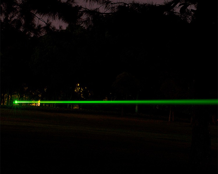 Đèn laser chiếu xa model SD-303 - Tặng kèm 01 đèn ngủ cắm USB ( Giao Màu Ngẫu Nhiên )