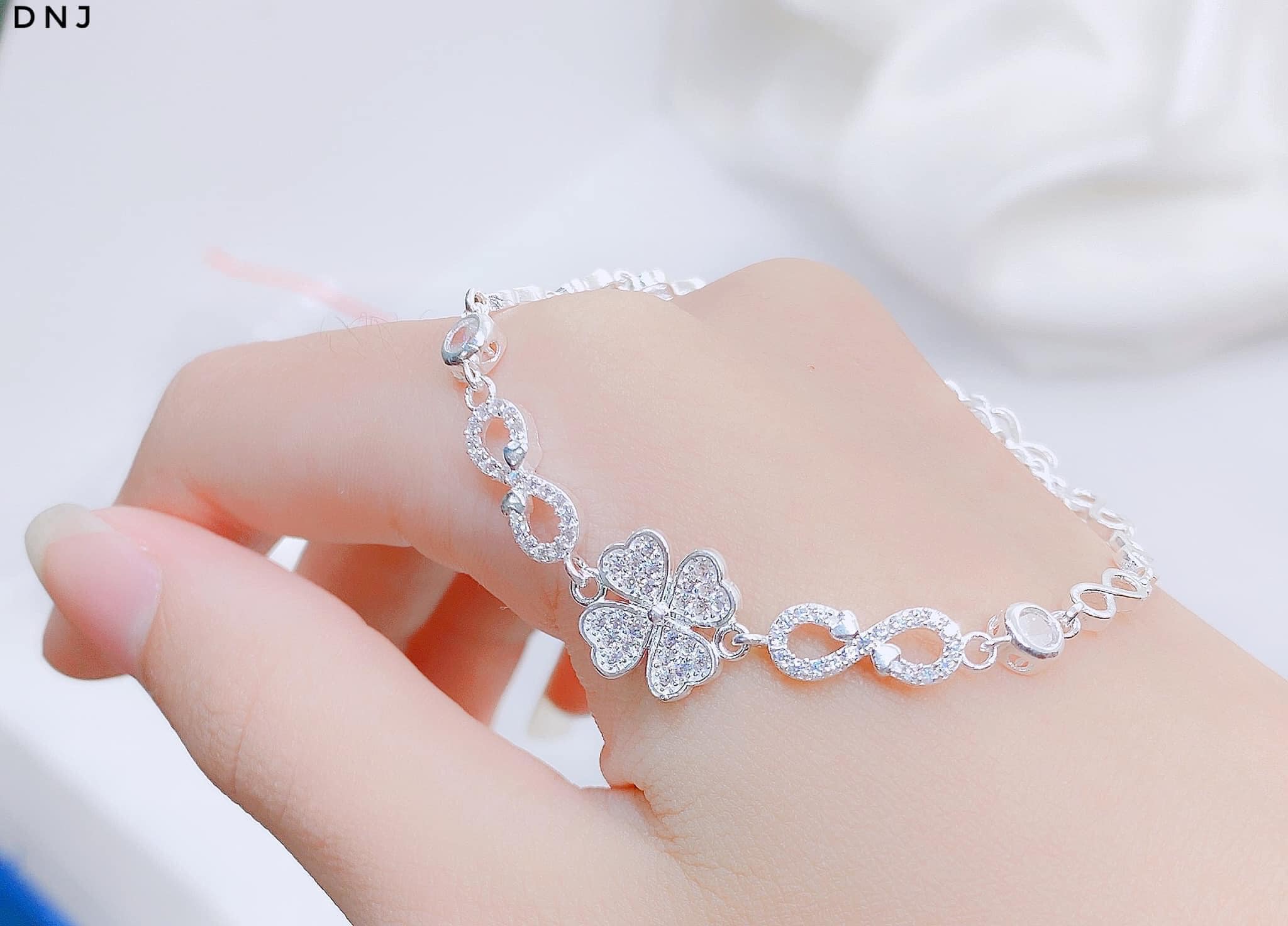Lắc tay cỏ 4 lá bạc