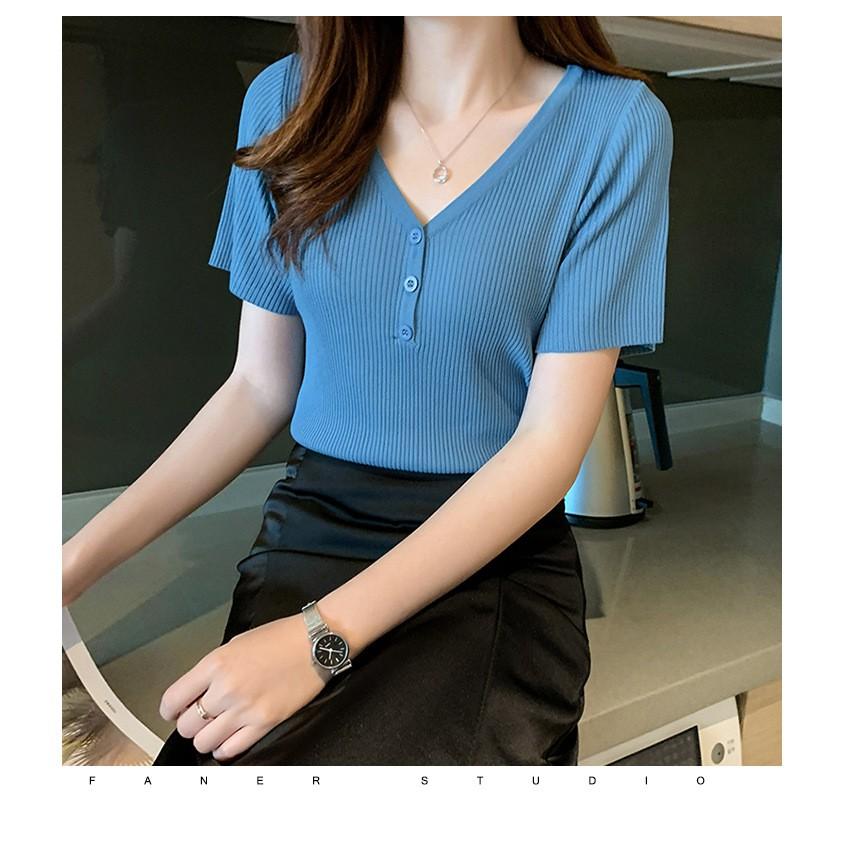 Áo len cộc tay cổ chữ V đính cúc ngực