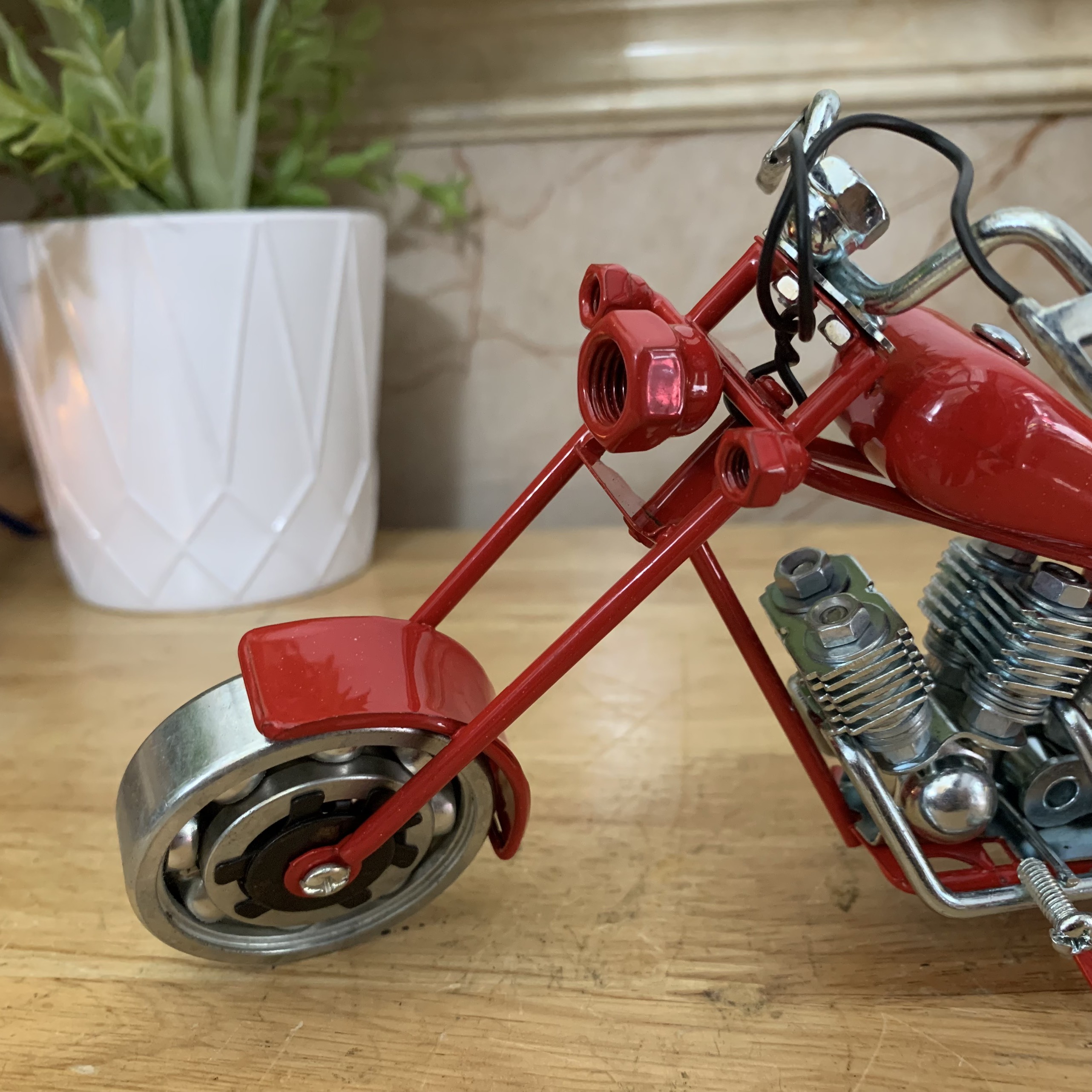 [Thủ công mỹ nghệ sắt] Mô hình xe sắt mô tô Harley Davidson trang trí phòng khác quà tặng - Dài 21cm - Màu đỏ