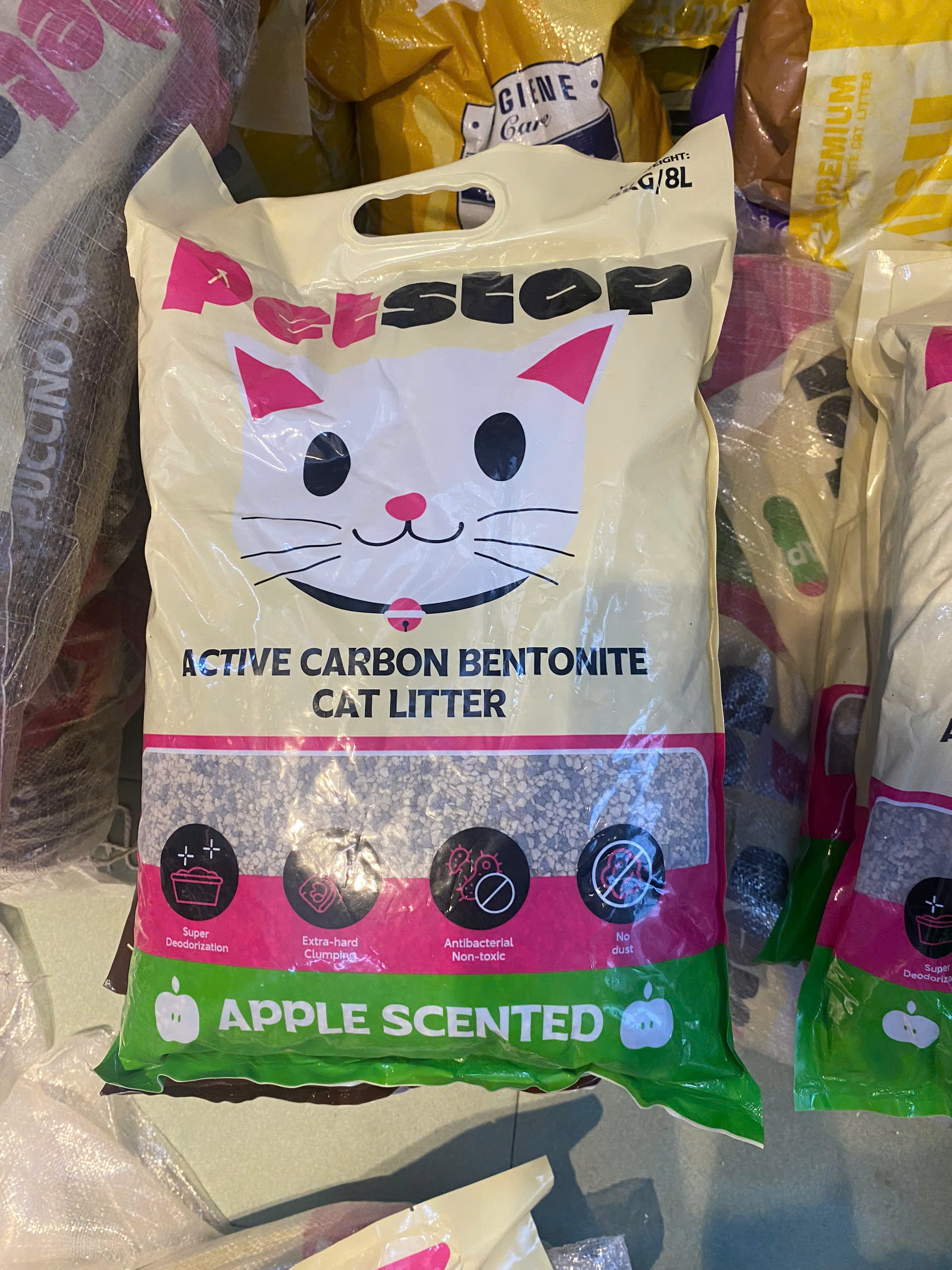 Chia sẻ    Cát đất sét cao cấp mix than hoạt tính Petstop túi 8L/4kg