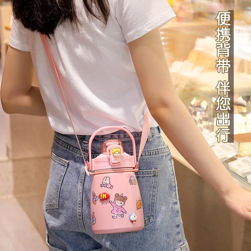 Bình nước giữ nhiệt cute có sticker và ống hút kiểu dáng dễ thương - Bình giữ nhiệt sticker 900ml cho bé inox 304 xịn