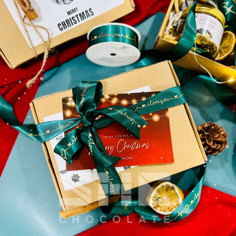 [Set quà Giáng sinh] Quà tặng Giáng sinh, Noel - SHE Chocolate. Socola, nơ Xanh đậm, thiệp Giáng sinh. Quà tặng đặc biệt