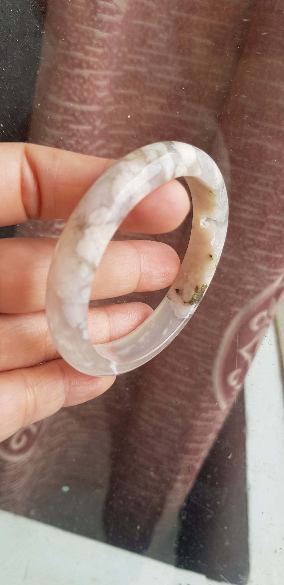 Vòng tay Nữ Bản Hẹ Đá Mã Não Bông Hoa tuyết trắng trong bóng 1 bên đều đẹp  Ni 53mm x Cao 11mm x dầy 6,5mm Nữ mệnh Kim mệnh Thủy 50kg - 54kg đeo xinh đẹp tay ạ