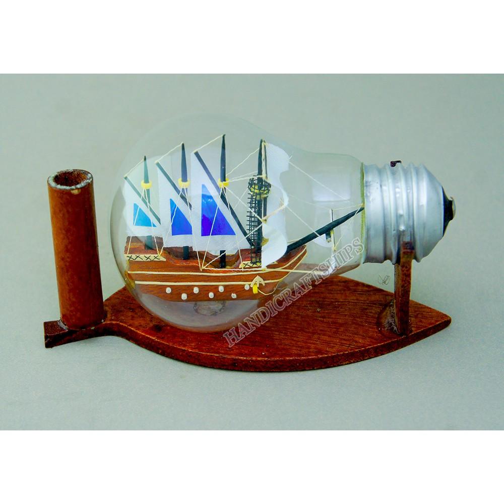 Mô Hình Thuyền Buồm CARAVEL Trong Bóng Đèn