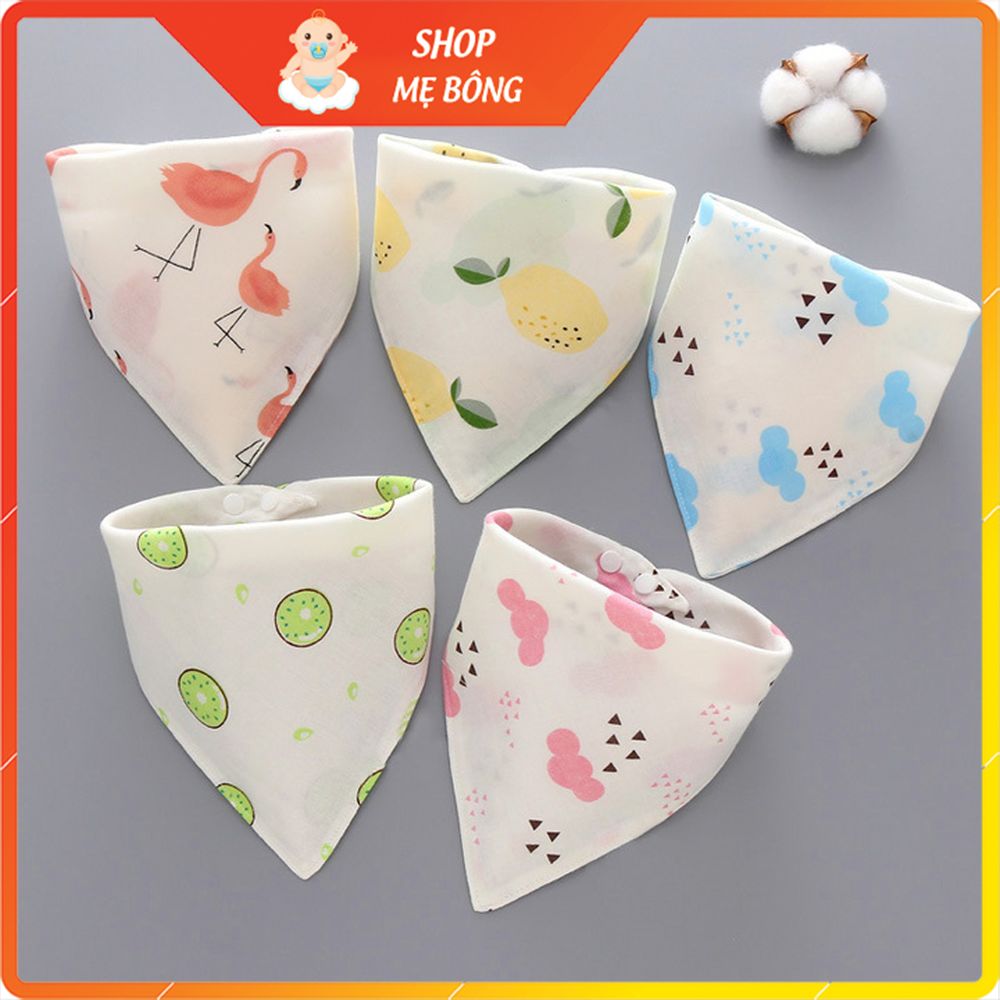 Set 5 yếm tam giác giữ ấm cổ cho bé được làm từ cotton, có cúc bấm rất tiện lợi