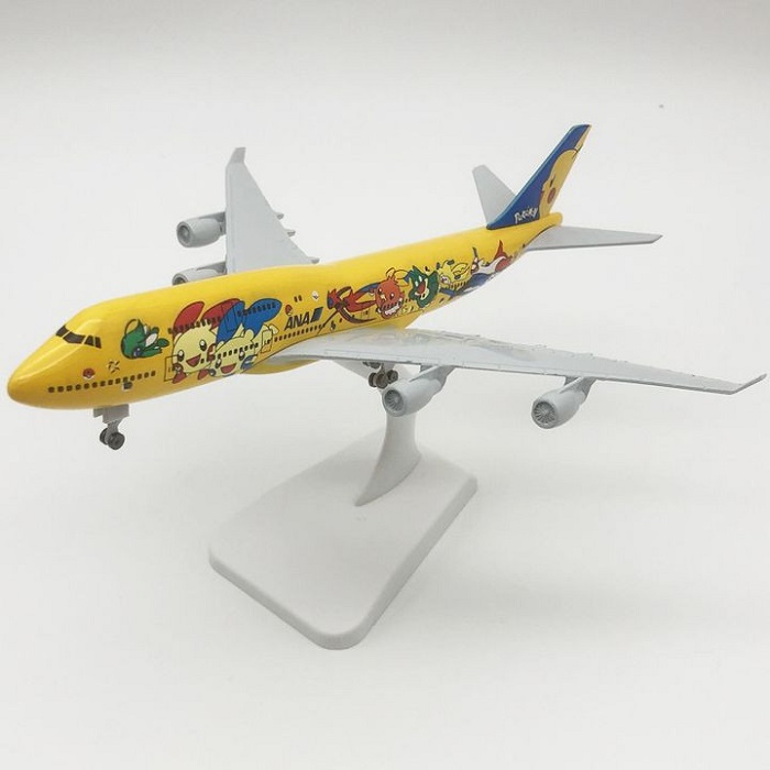 Mô hình máy bay tĩnh B747 Ana 20cm có bánh xe