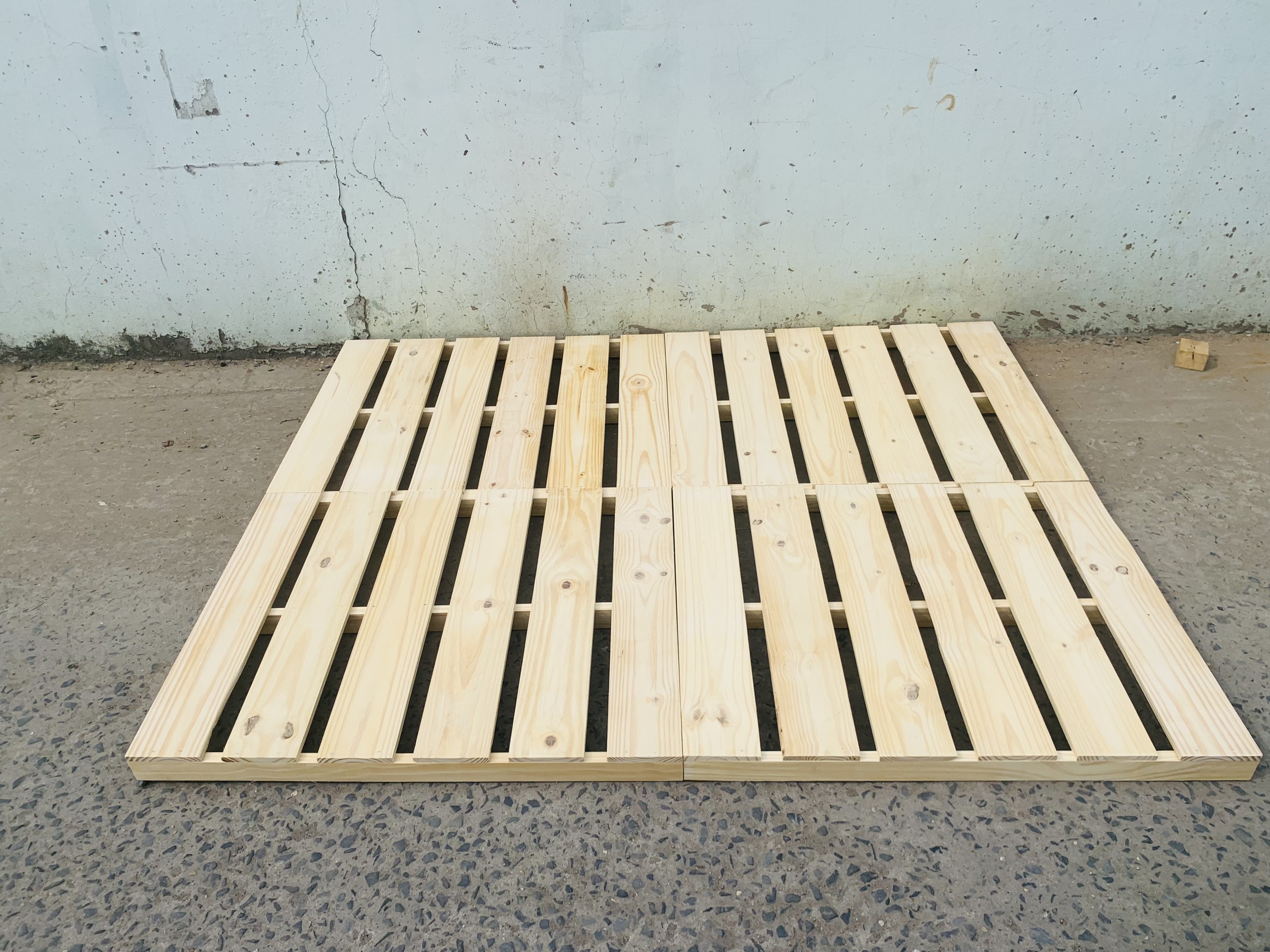 Giường Pallet / Giường Ngủ Pallet Gỗ Thông  MẶT KHÍT LÁNG MỊN - 7 Nan/ Giường Gỗ Thông nhập khẩu Mới 100