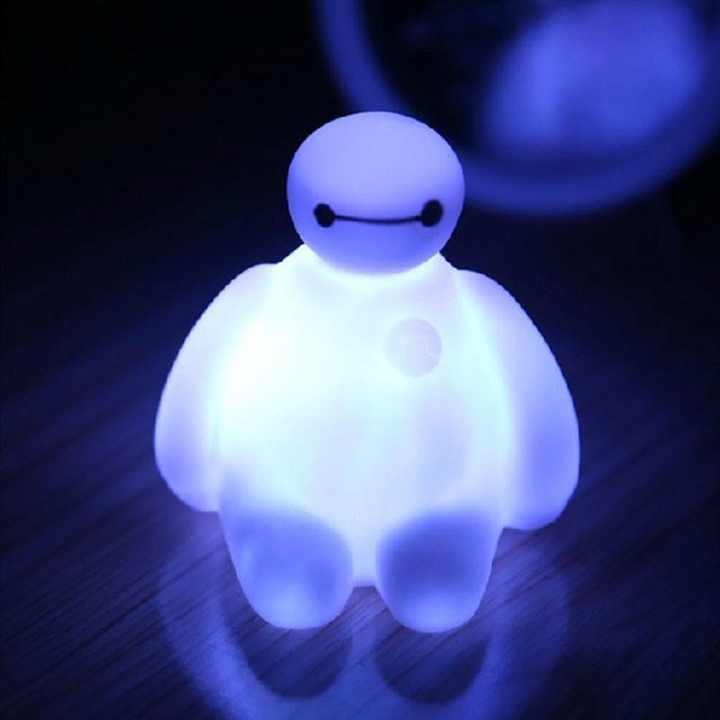 Đèn ngủ tạo hình Baymax thay đổi màu sắc dễ thương