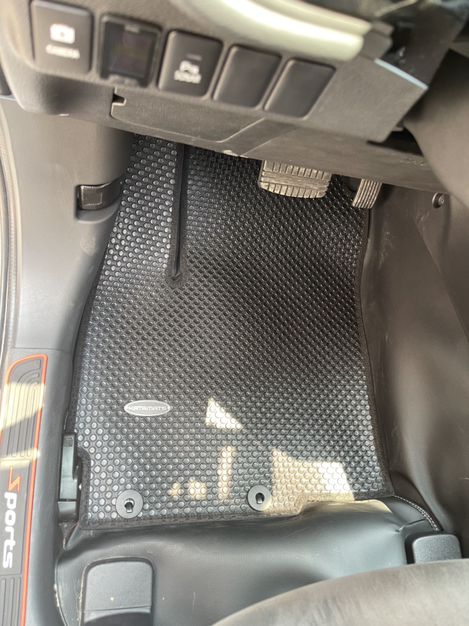Thảm lót sàn ô tô KATA cho xe Mitsubishi Outlander 7 chỗ (2016- 2023) - Khít với sàn xe, Chống trơn, Không mùi, Không ẩm