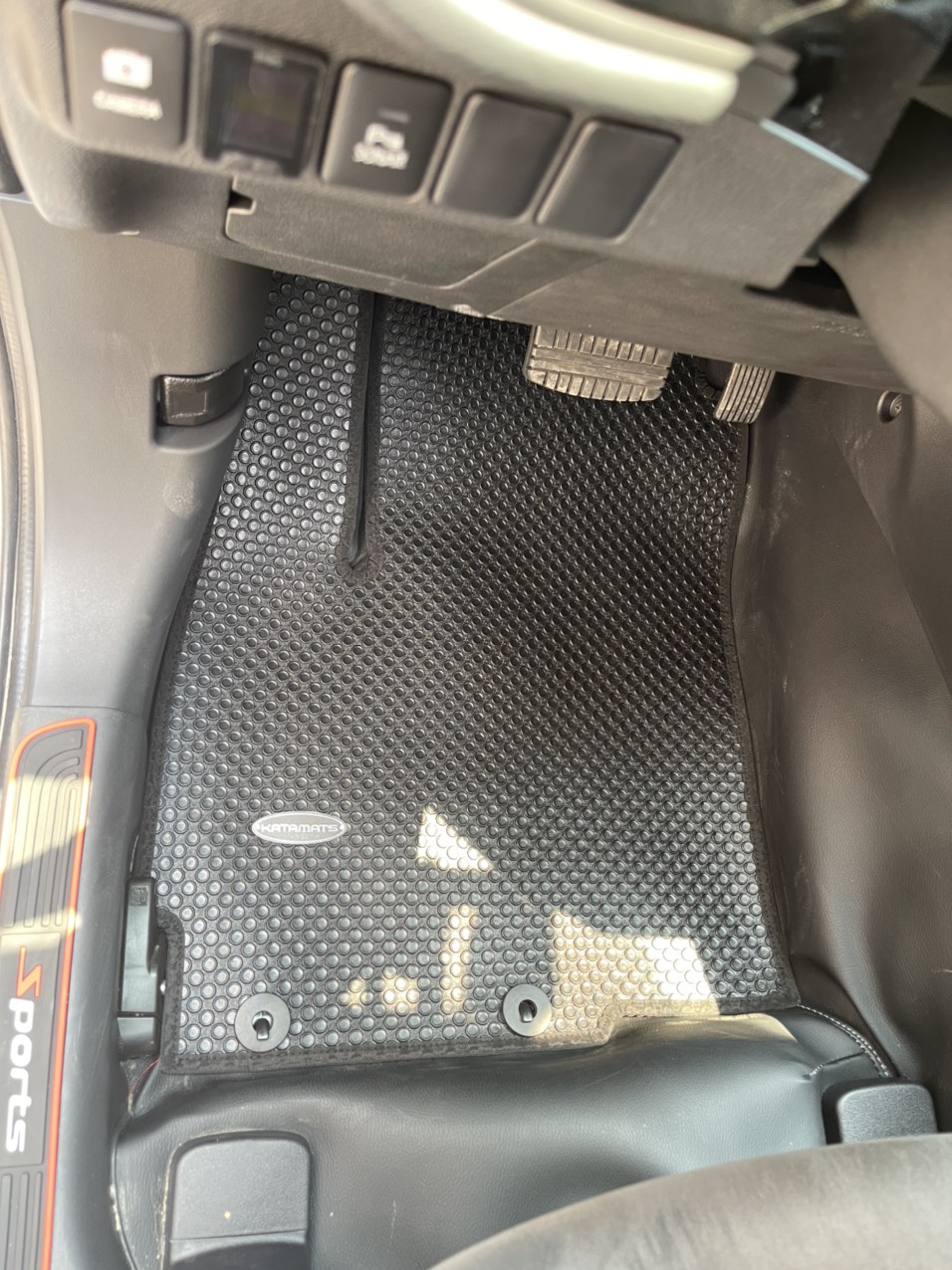Thảm lót sàn ô tô KATA cho xe Mitsubishi Outlander 7 chỗ - Khít với sàn xe, Chống trơn, Không mùi, Không ẩm