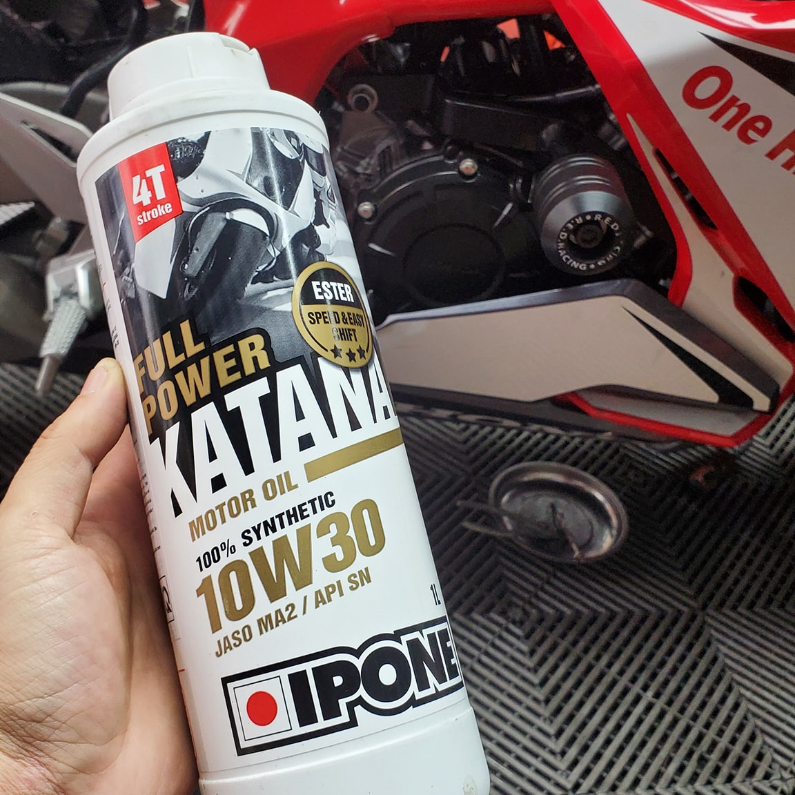 Nhớt Tổng Hợp Cho Mô Tô Phân Khối Lớn Và Xe Máy 4T Ipone Full Power Katana 10W-30 - Hàng Chính Hãng