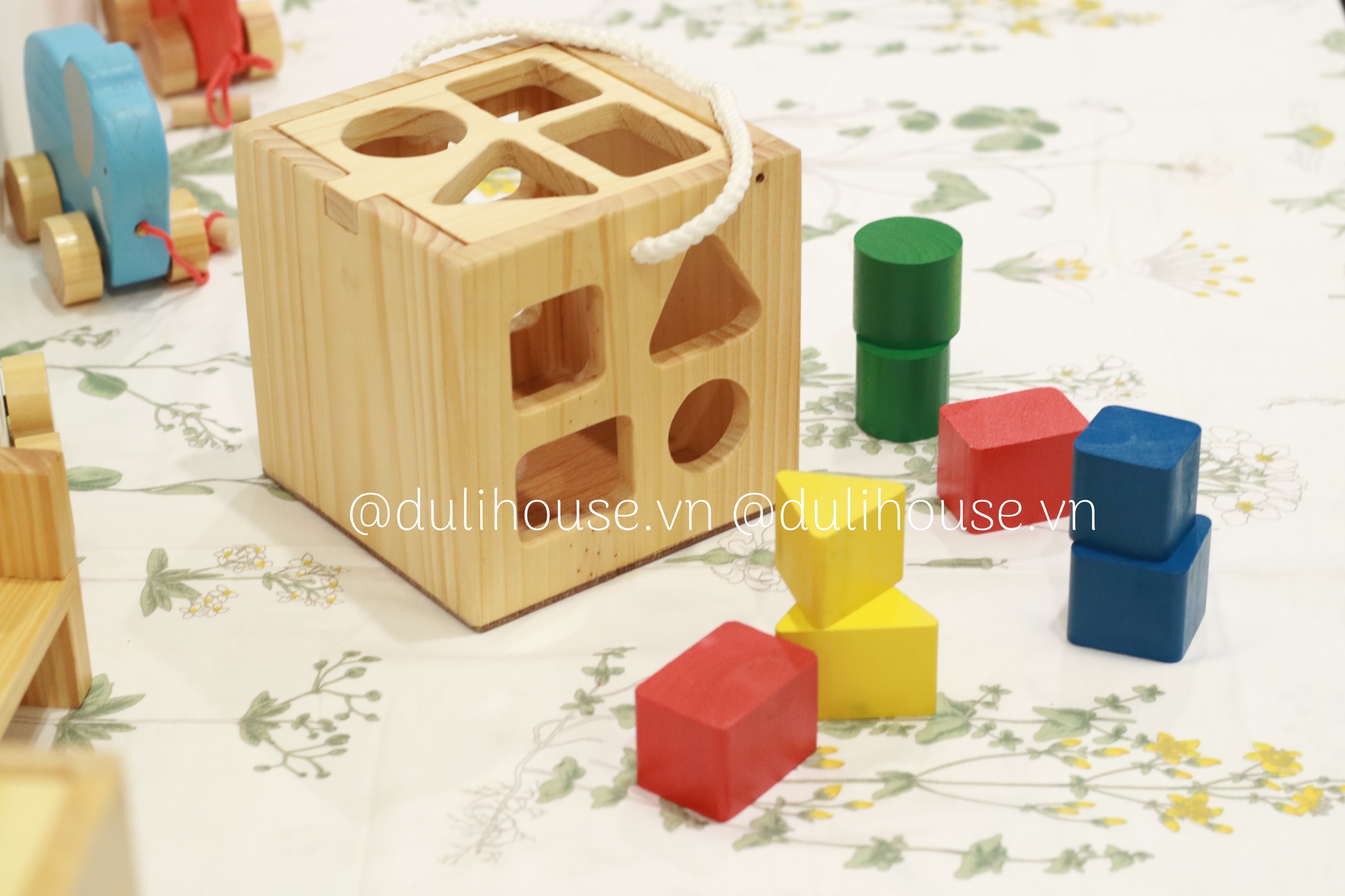Hộp thả hình khối bằng Gỗ 4 màu 8 khối - Giúp bé tăng khả năng nhận biết Màu sắc, Hình khối và phát triển tư duy sớm - Sản xuất tại Việt Nam