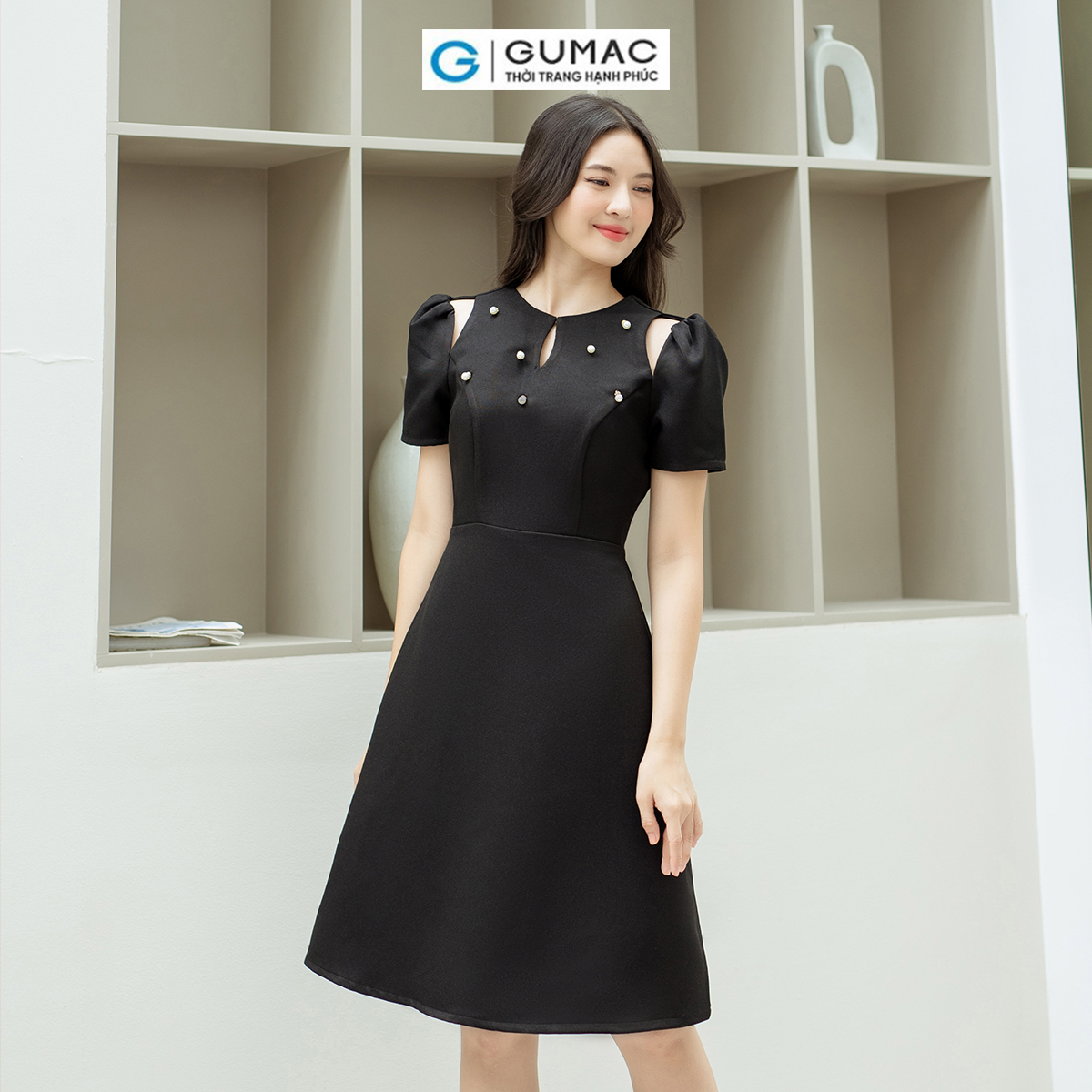 Đầm A đính phụ kiện GUMAC DD08040