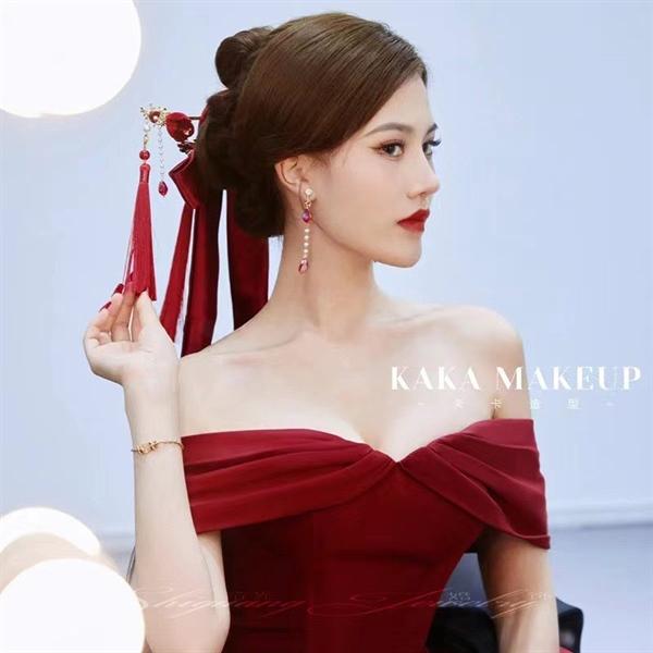 Set trâm cài mẫu búi tóc cô dâu màu đỏ hoa tulip nhung tặng kèm bông tai mẫu t11/2023