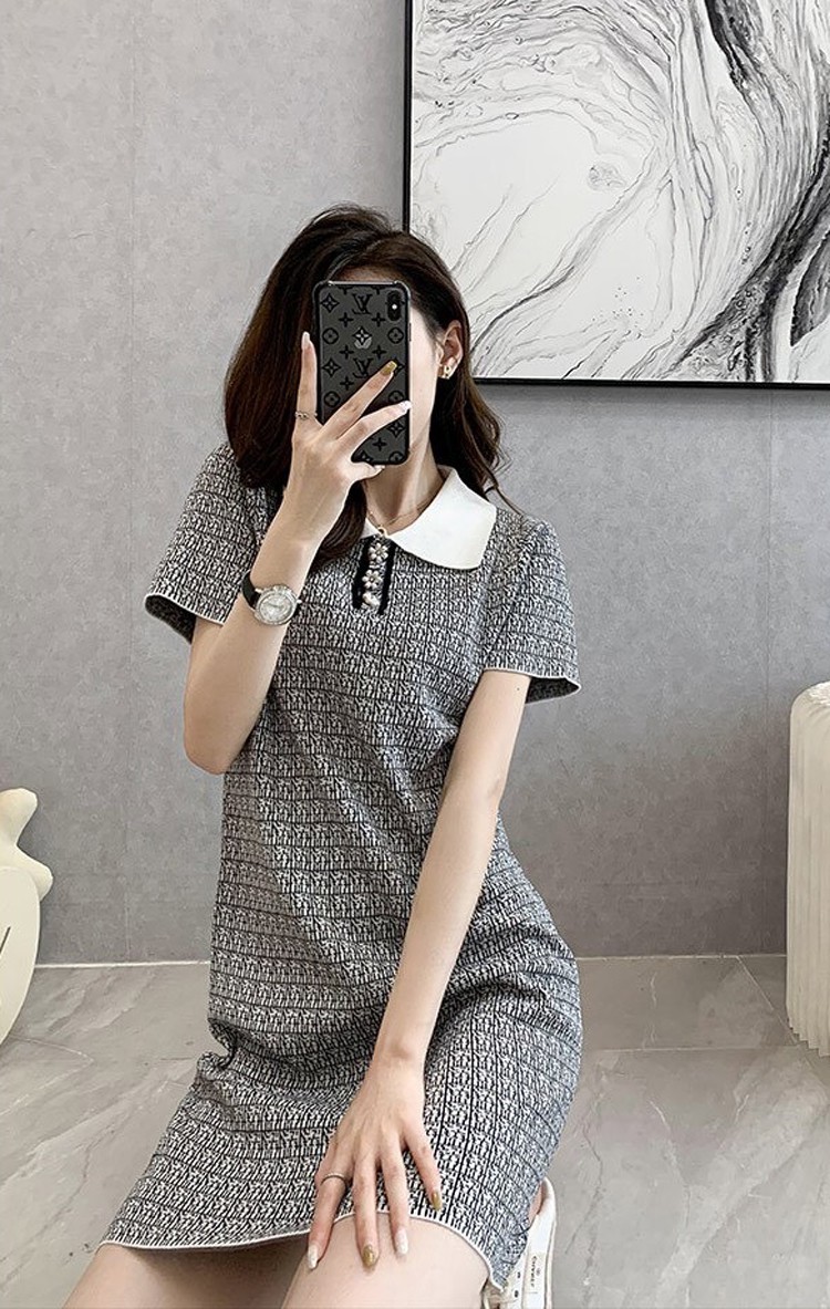 Đầm len suông cổ bẻ