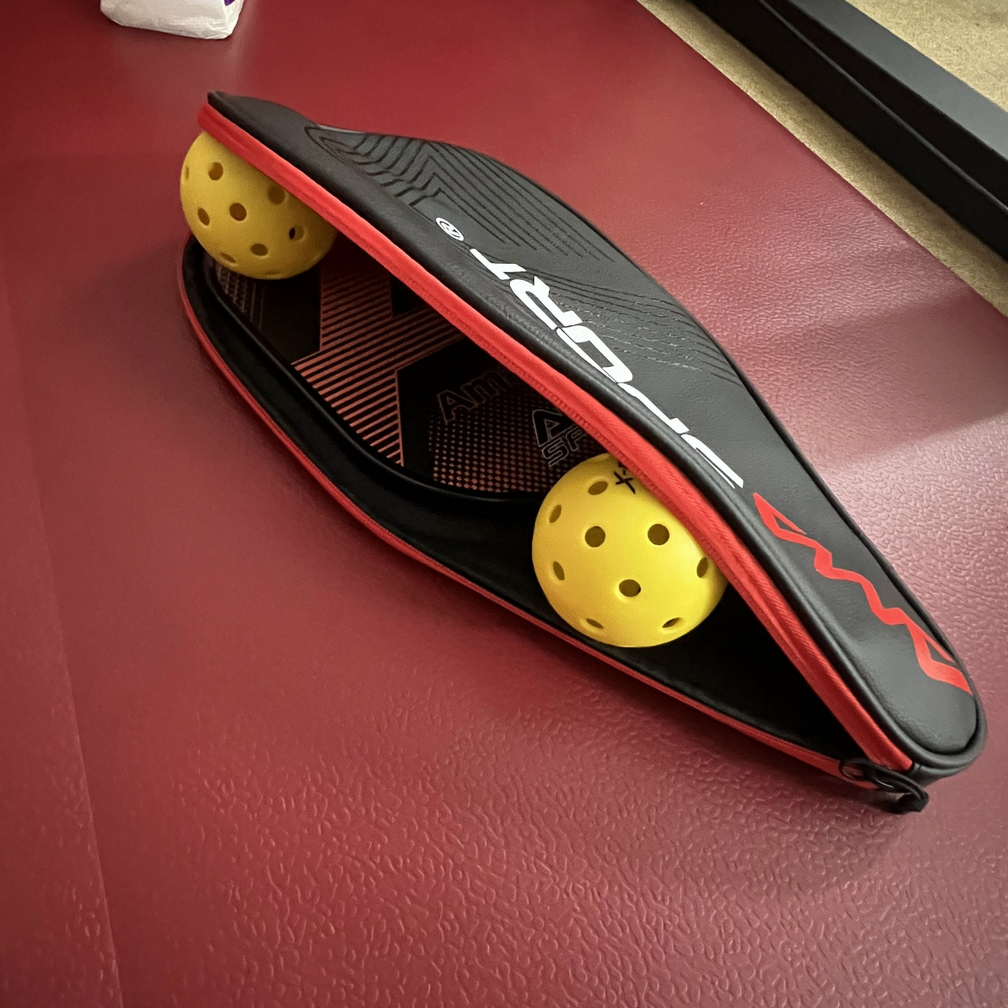 Vợt Pickleball 4001 tặng kèm bao da dày dặn và 2 quả bóng tiêu chuẩn đạt tiêu chuẩn USAPA, có độ bền cao, phù hợp với mọi đối tượng T THIEN TRUONG SPORT