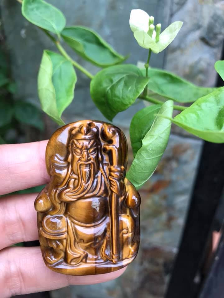 Mặt Dây Chuyền QUAN CÔNG Chất Liệu Đá Mắt Hổ Vàng Nâu Tự Nhiên Size Lớn Cao 52mm x Ngang 31mm x Sâu 11mm Nam mệnh Kim Thổ Thủy