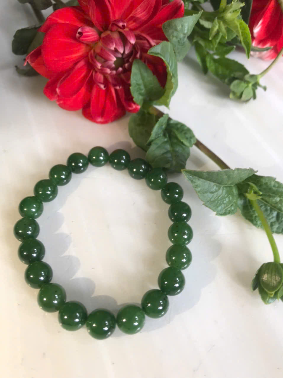 Vòng Đeo Tay chuỗi đá Ngọc Phật Xanh Ngọc bích bóng đẹp size hạt 9,5mm xinh lắm món quà tặng Mẹ , tặng vợ , tặng người thân ý nghĩa ạ