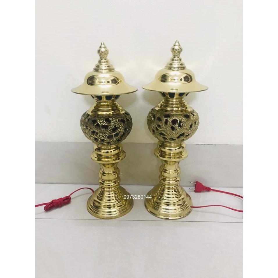 Đôi đèn thờ bằng đồng họa tiết rồng phượng cao 45cm chất liệu đồng vàng