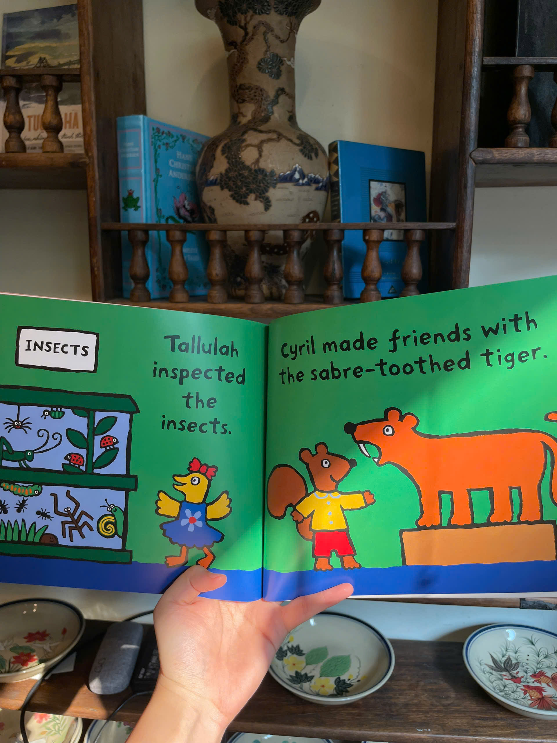 Sách - Maisy Goes to the Museum by Lucy Cousins - Children Picture Story book in English - Ngoại Văn