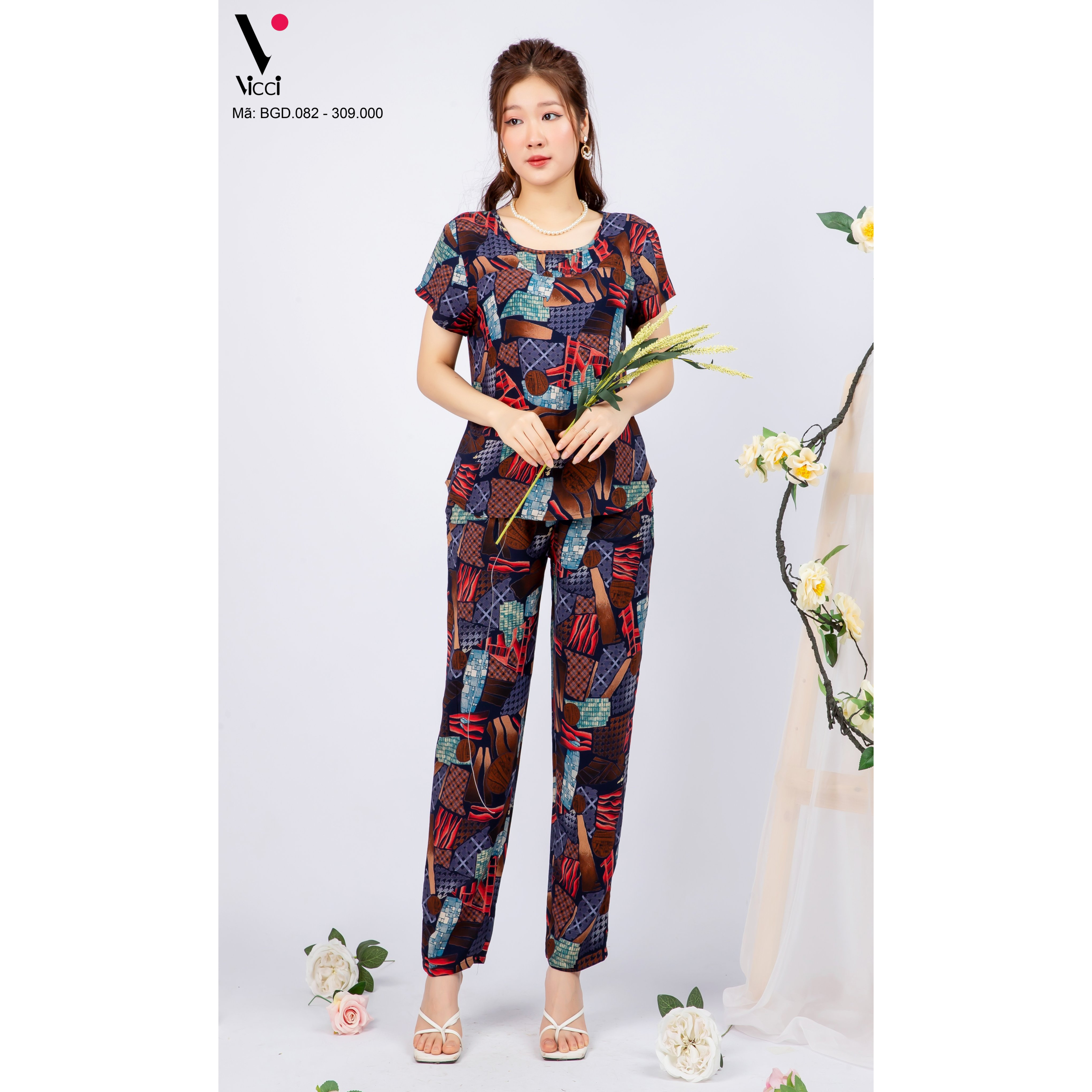 Bộ đồ nữ mặc nhà trung niên cho các bà, các mẹ - Bộ đồ ngủ lanh - Bộ mặc nhà trung niên vải lanh Vicci BGD.082 áo cộc tay phối quần dài in hoạ tiết