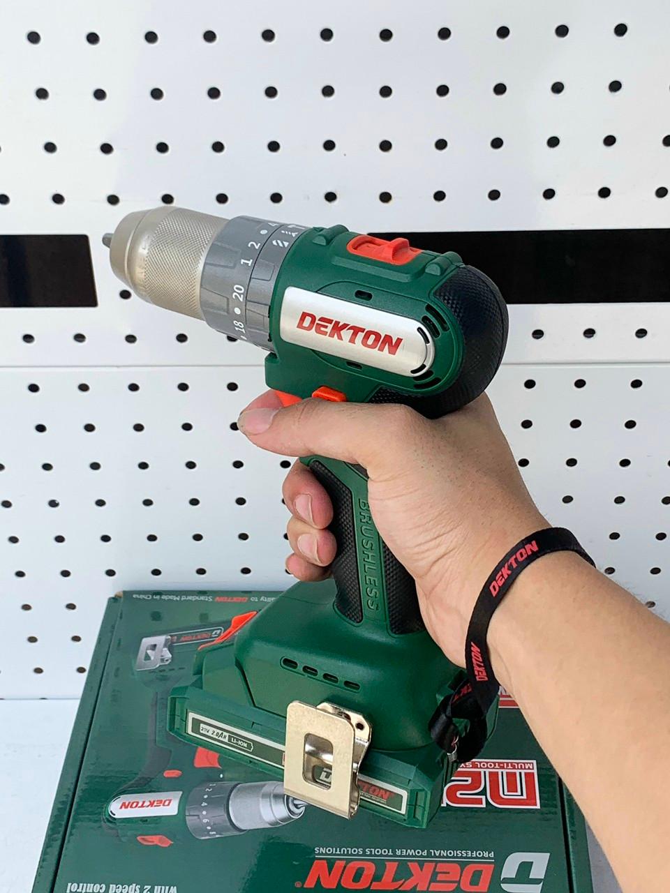 MÁY KHOAN PIN 21V SỬ DỤNG CHÂN PIN PHỔ THÔNG MAKITA DEKTON M21-ID1050BL - HÀNG CHÍNH HÃNG