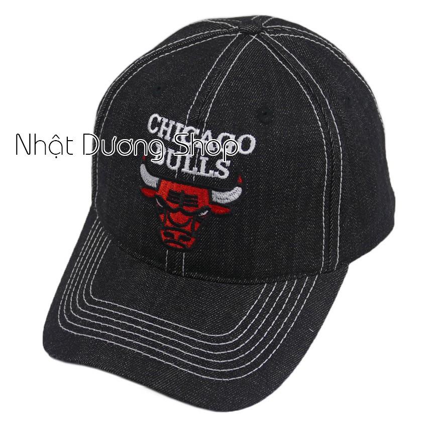 Nón kết thêu con trâu Chicago Bull - Đen chất liệu vải mềm mượt, kiểu dáng thời trang cá tính, có khóa tăng giảm size