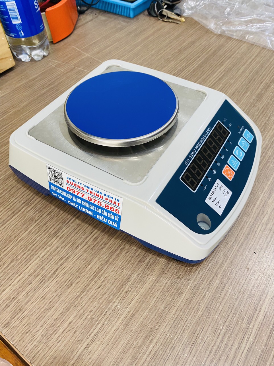 Cân điện tử KD TBED300 Mức cân 300g độ đọc 0.01g cân kỹ thuật hiện đại chính xác đến từng gram