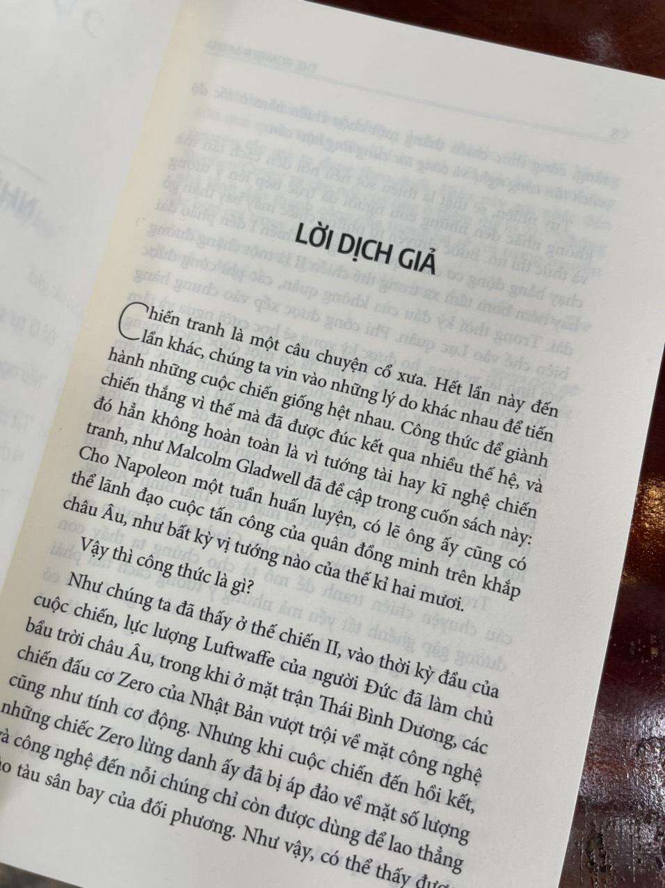 THE BOMBER MAFIA: GIẤC MƠ, CÁM DỖ VÀ ĐÊM DÀI NHẤT TRONG THẾ CHIẾN II - Malcolm Gladwell - Nguyễn Bình Thành - Thới Ngọc Tuấn Quốc dịch - Saigonbooks – Nxb Thế Giới